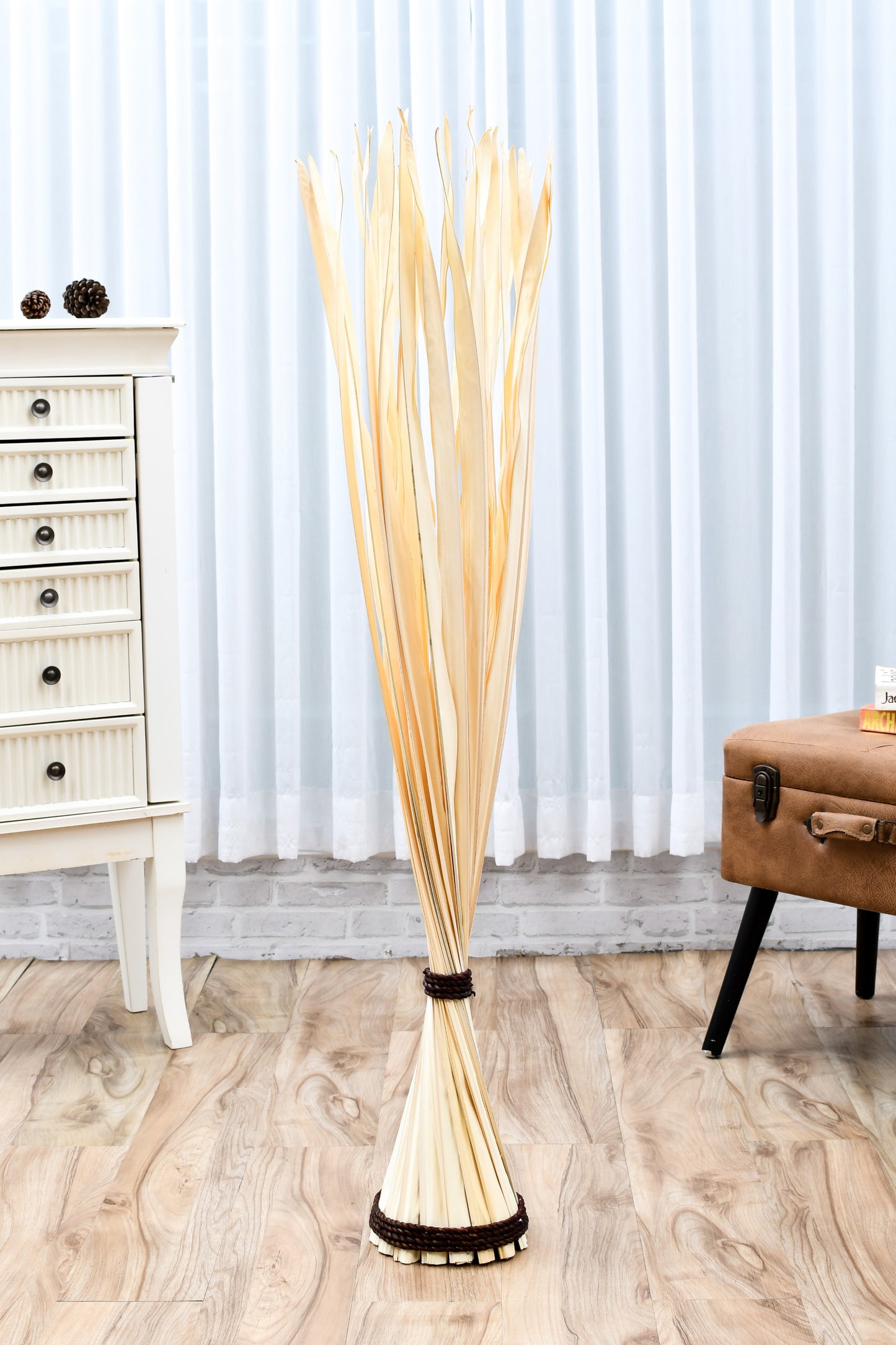 Freestanding Dried Grass Bundle – Natural Floor Decoration with Raffia Band, ecru, Palm Leaf- 47 inches