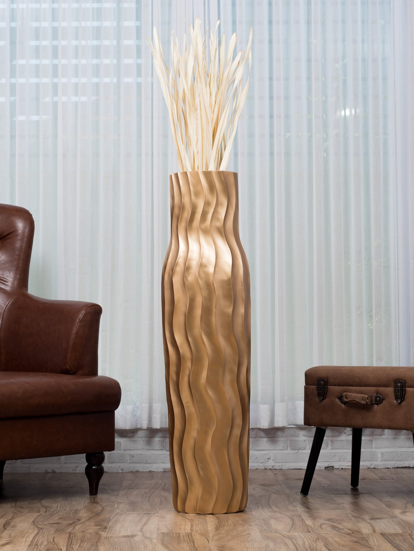 Large Mango Wood Floor Vase – Handcrafted Decorative Highlight from Thailand, 41 inches
