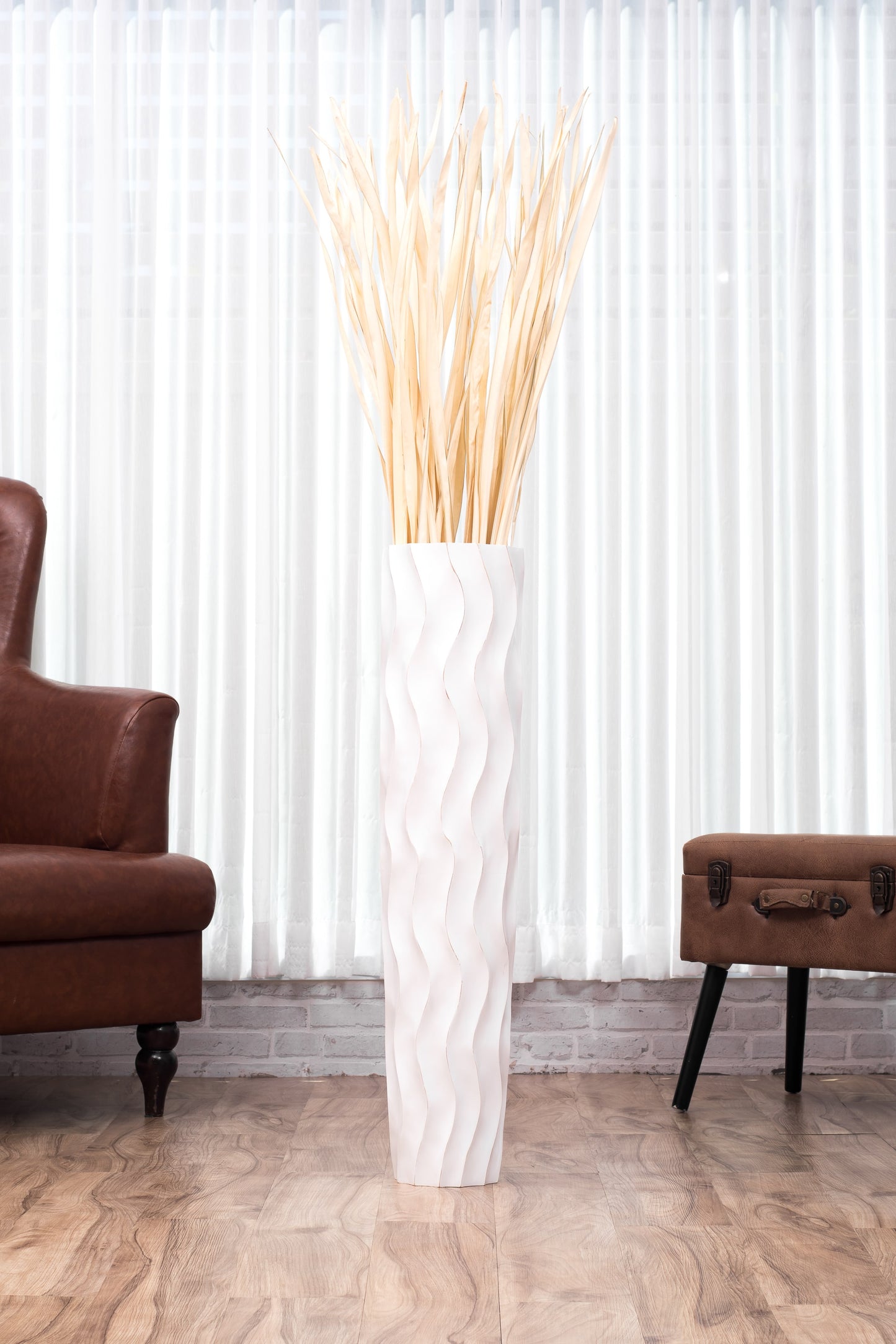 Large Mango Wood Floor Vase – Handcrafted Decorative Highlight from Thailand, 34 inches