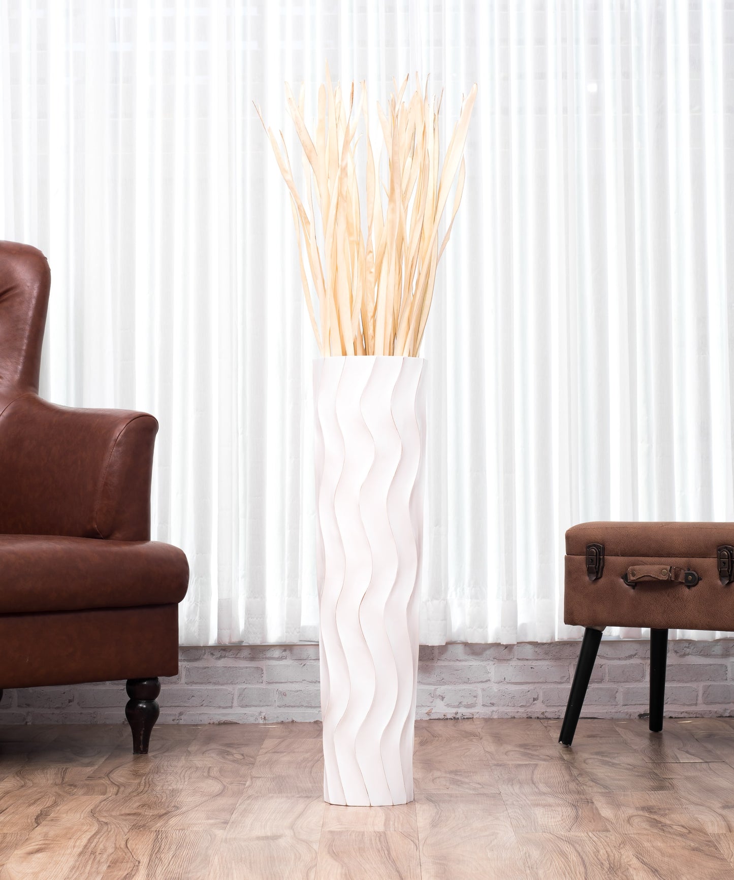 Large Mango Wood Floor Vase – Handcrafted Decorative Highlight from Thailand, 26 inches