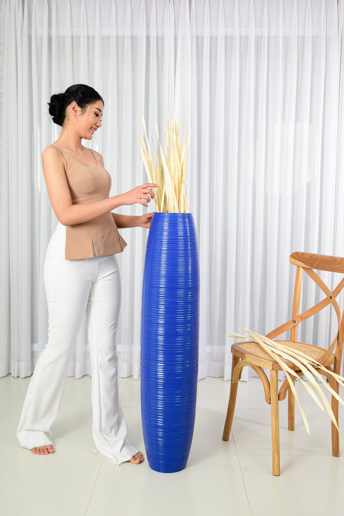 Large Mango Wood Floor Vase – Handcrafted Decorative Highlight from Thailand, 41 inches