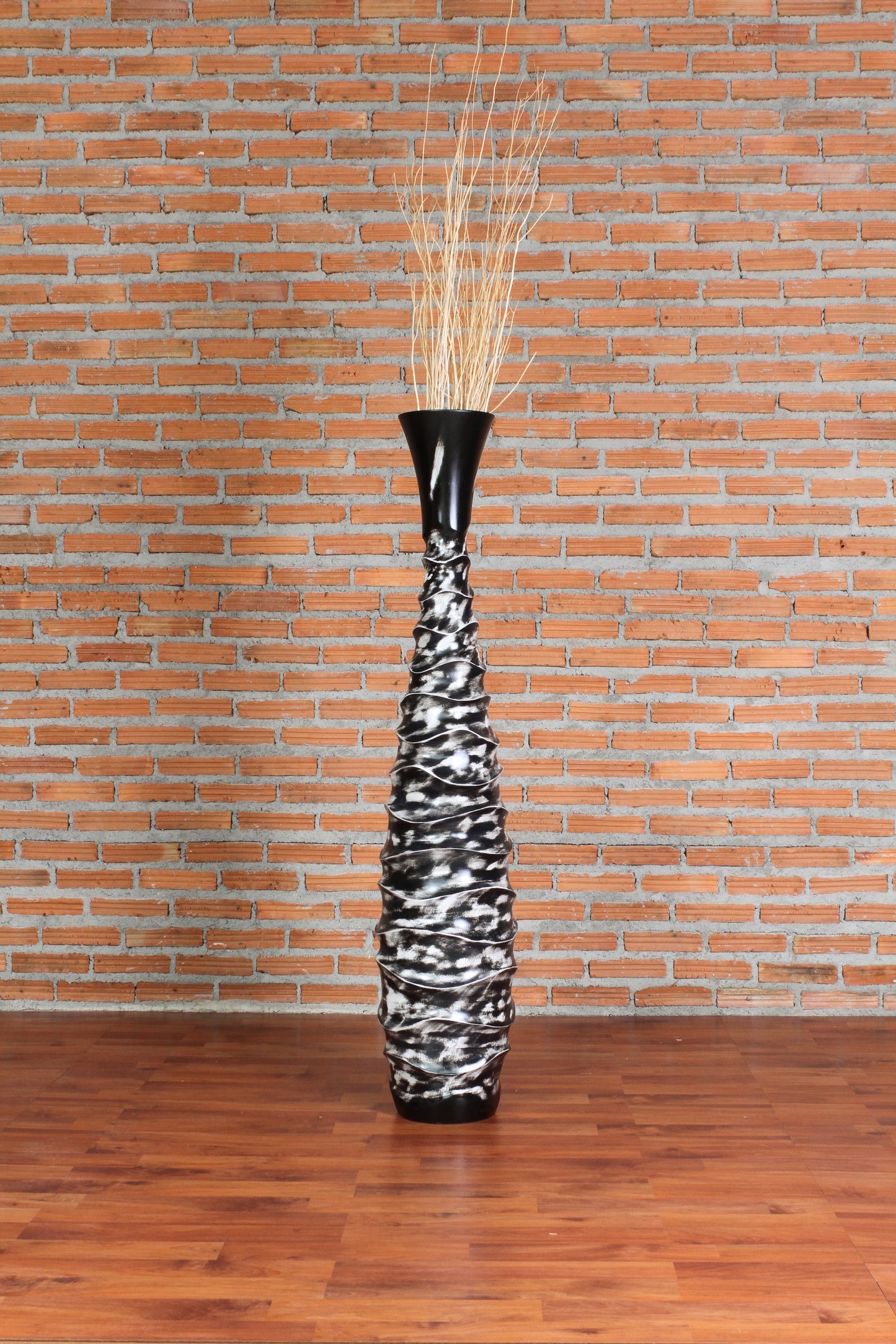 Large Mango Wood Floor Vase – Handcrafted Decorative Highlight from Thailand, 41 inches