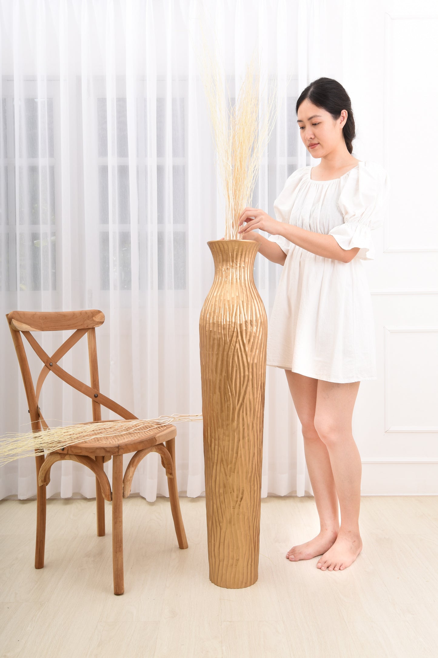 Large Mango Wood Floor Vase – Handcrafted Decorative Highlight from Thailand, 41 inches