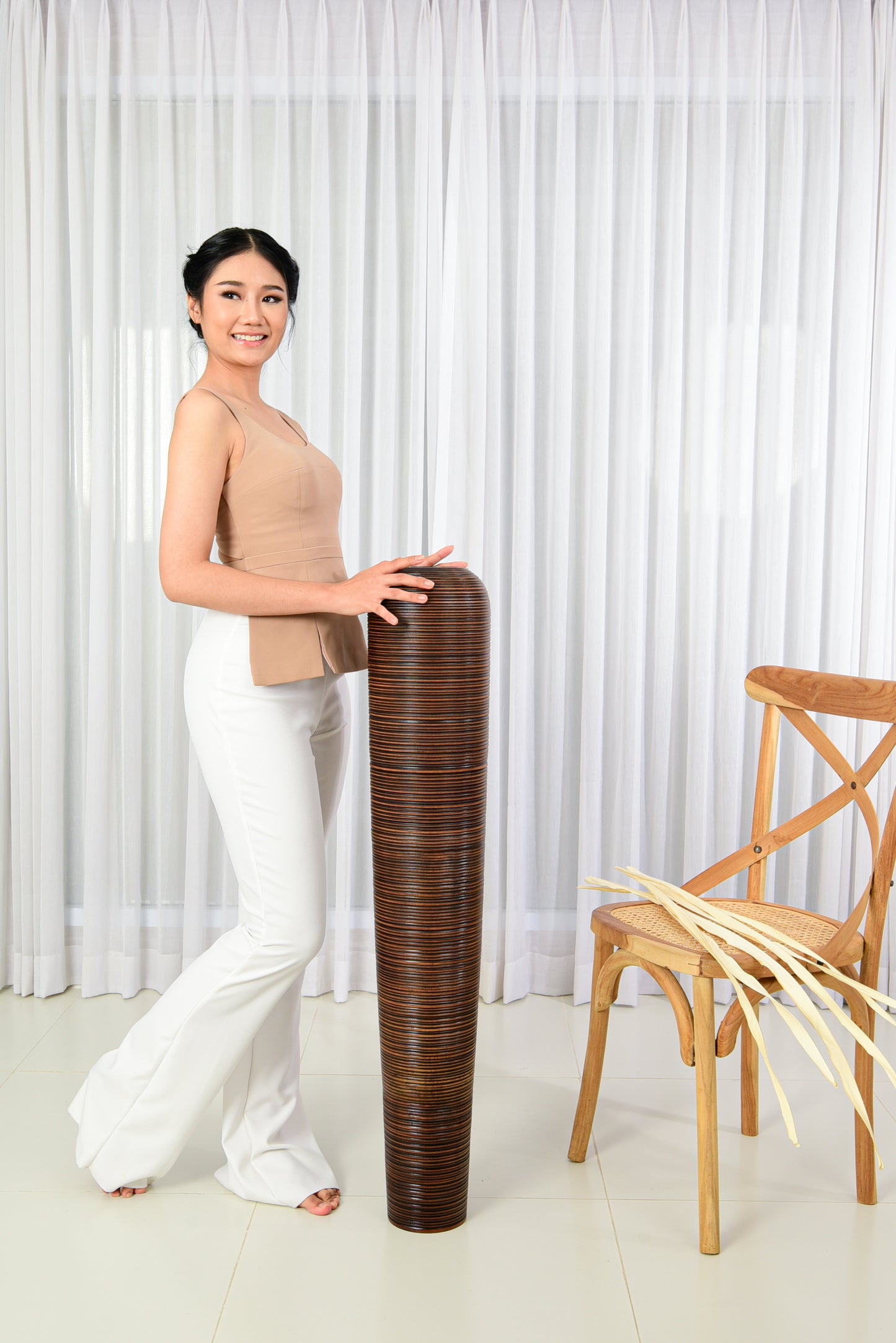 Large Mango Wood Floor Vase – Handcrafted Decorative Highlight from Thailand, 41 inches