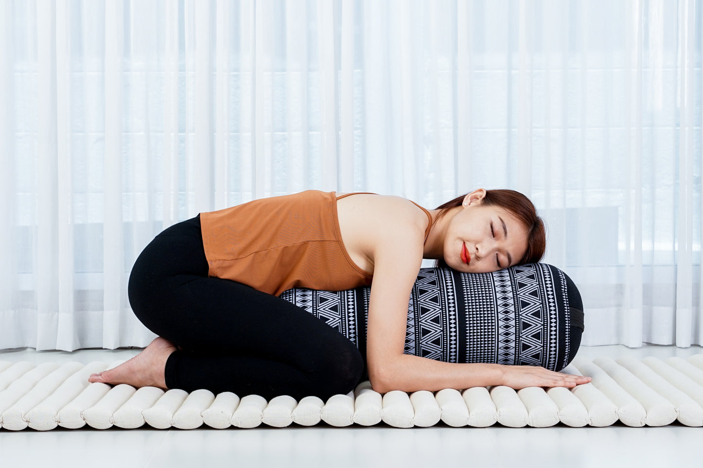 Large Yoga Bolster – Kapok-Filled Meditation Cushion with Cotton Cover, Cbt3 - Black