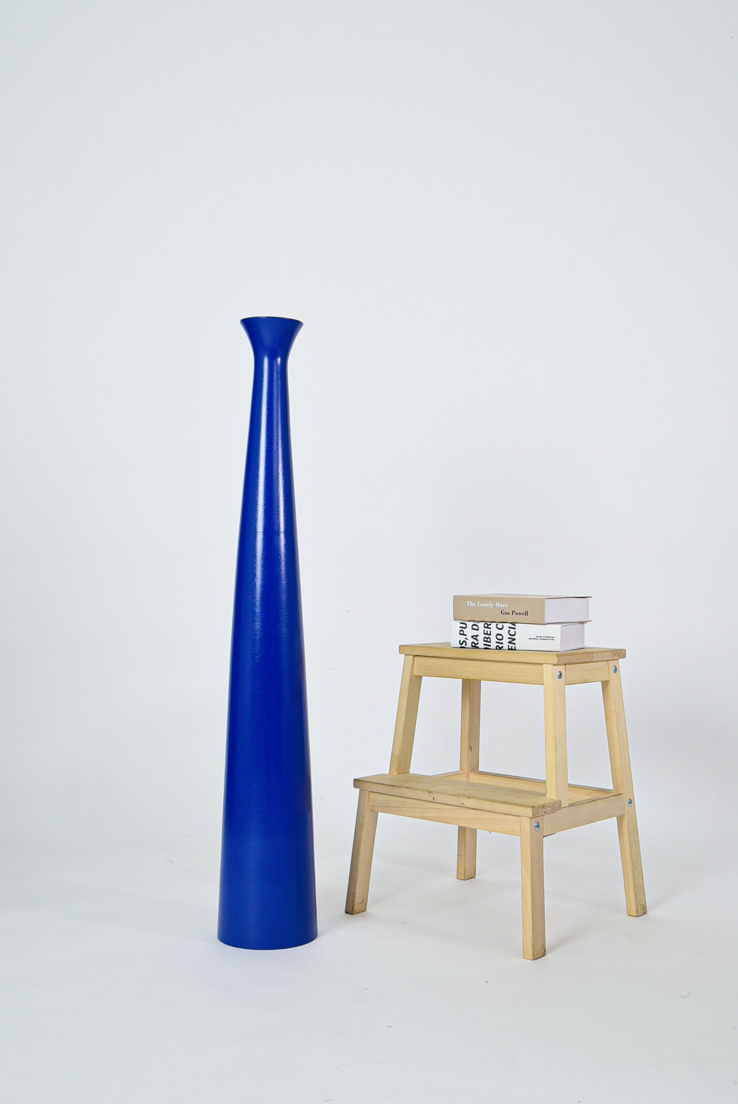 Large Mango Wood Floor Vase – Handcrafted Decorative Highlight from Thailand, 41 inches