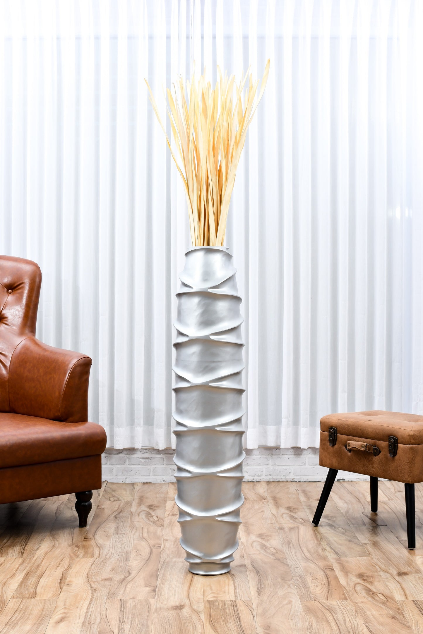 Large Mango Wood Floor Vase – Handcrafted Decorative Highlight from Thailand, 41 inches