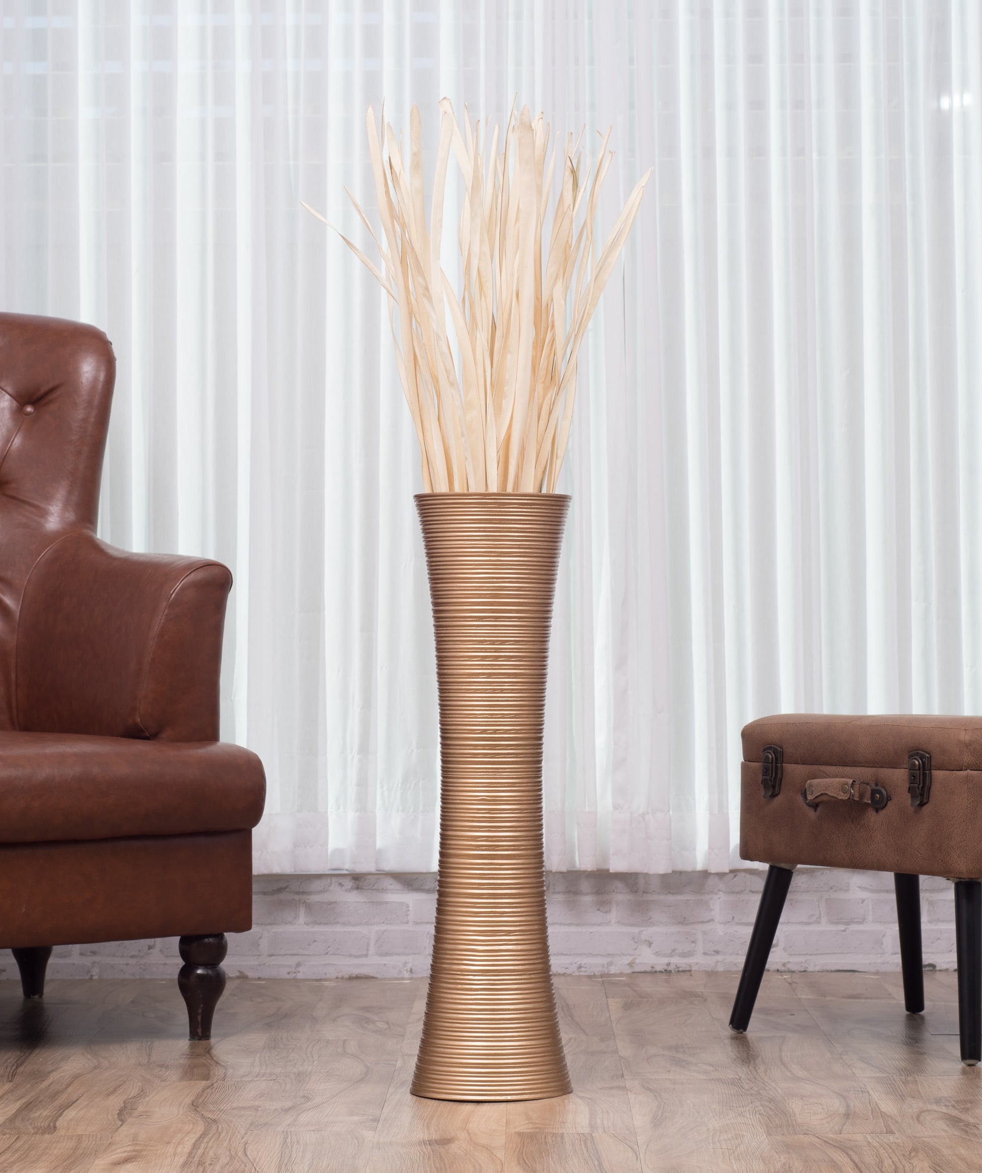 Large Mango Wood Floor Vase – Handcrafted Decorative Highlight from Thailand, 26 inches