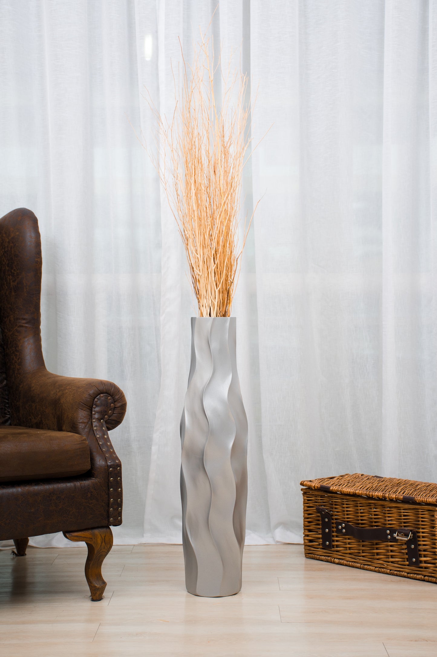 Large Mango Wood Floor Vase – Handcrafted Decorative Highlight from Thailand, 26 inches