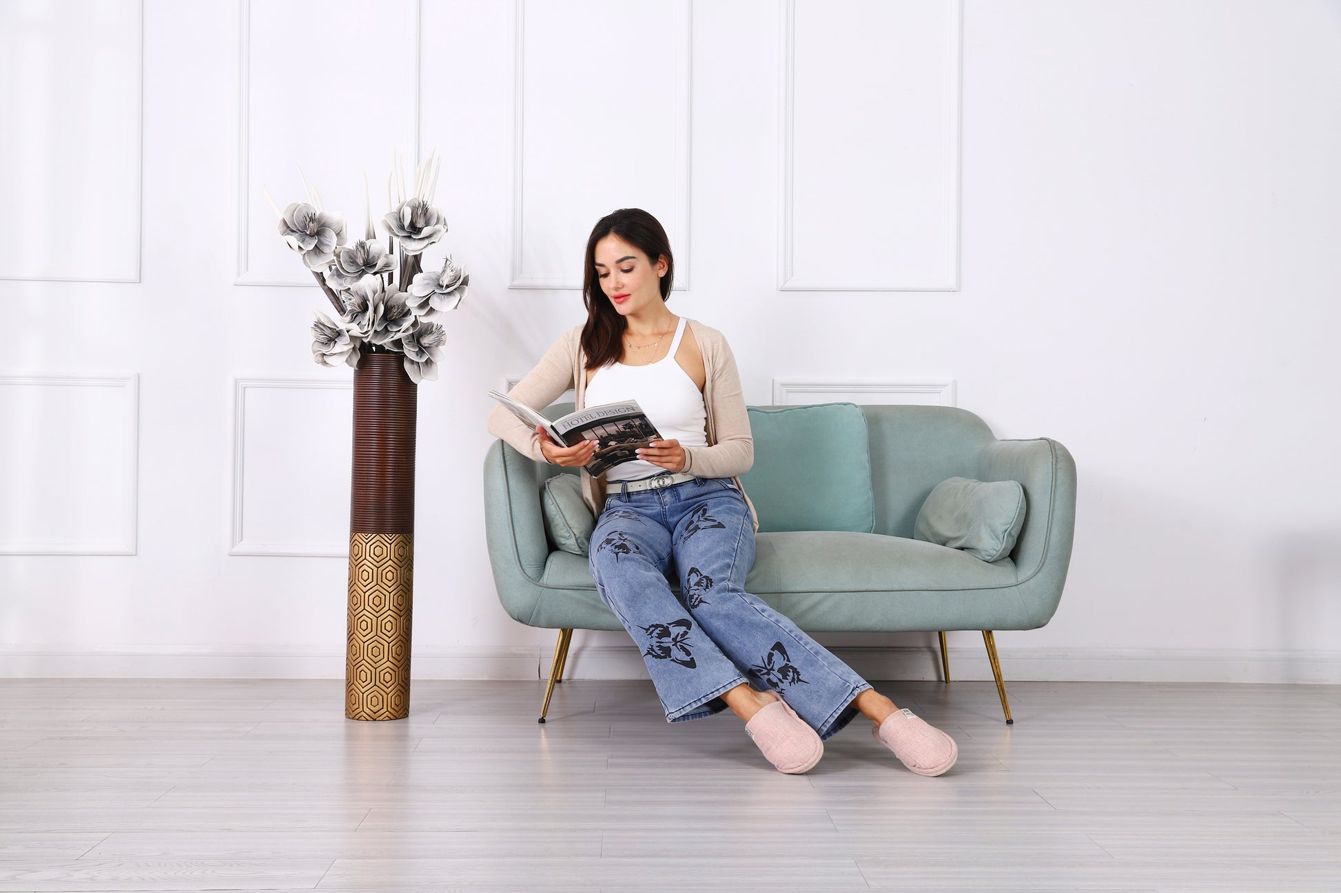 Large Resin Floor Vase – Stylish Waterproof Vase for Fresh & Dried Flowers, 34 inches