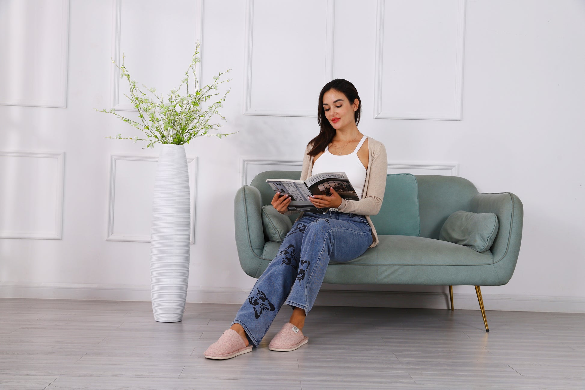 Large Resin Floor Vase – Stylish Waterproof Vase for Fresh & Dried Flowers, 34 inches