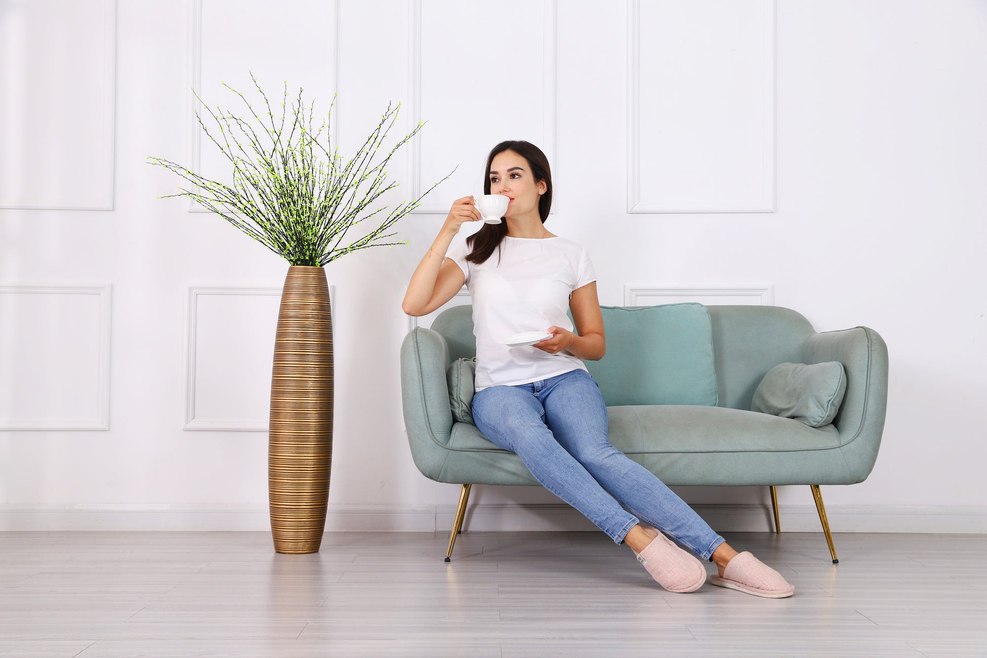 Large Resin Floor Vase – Stylish Waterproof Vase for Fresh & Dried Flowers, 34 inches