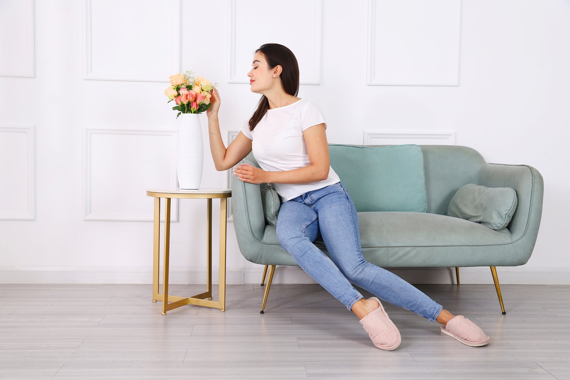 Compact Resin Vase – Stylish Waterproof Decorative Vase for Floor, Table or Shelf, white, 13 inches