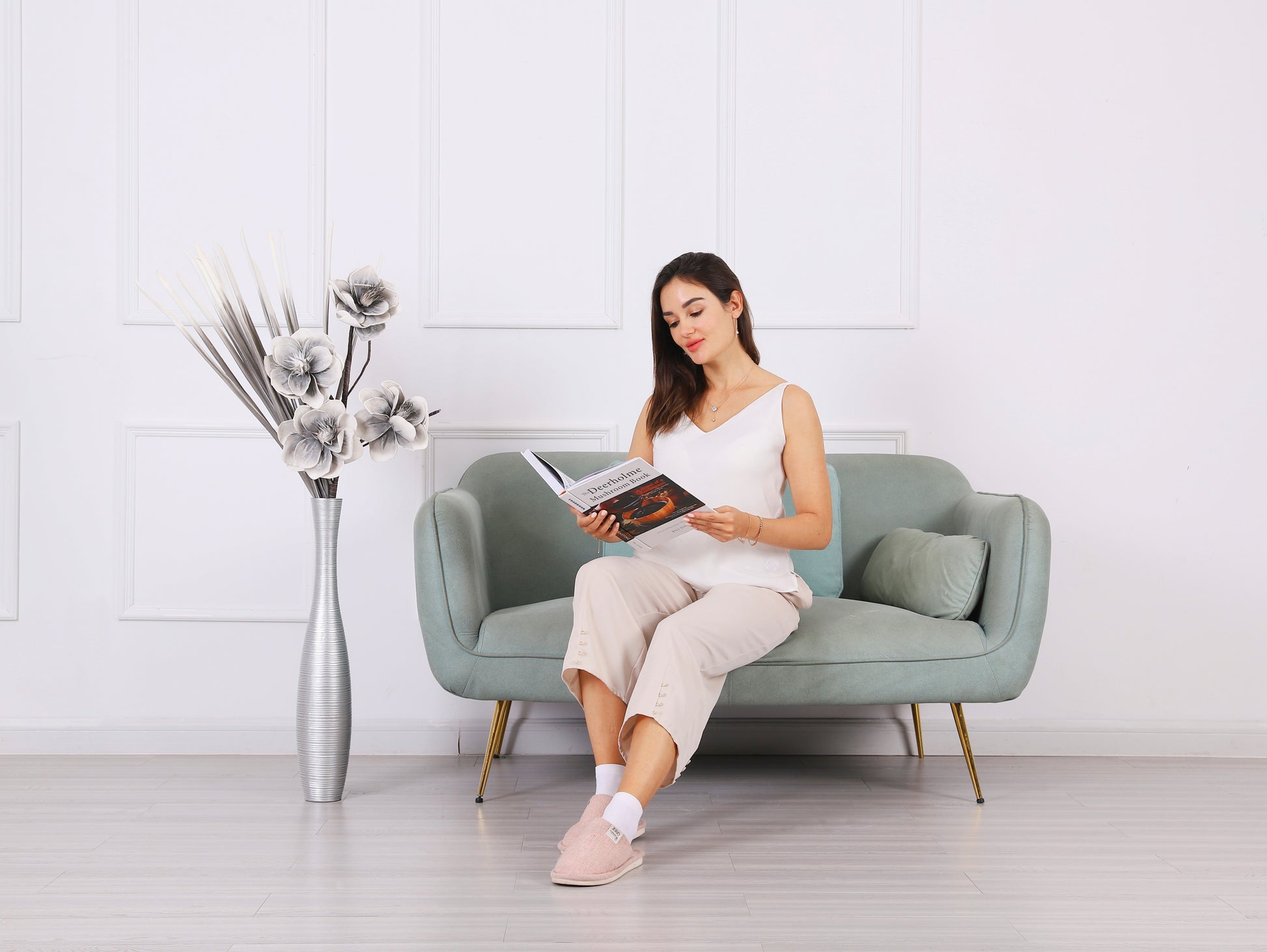 Large Resin Floor Vase – Stylish Waterproof Vase for Fresh & Dried Flowers, 26 inches