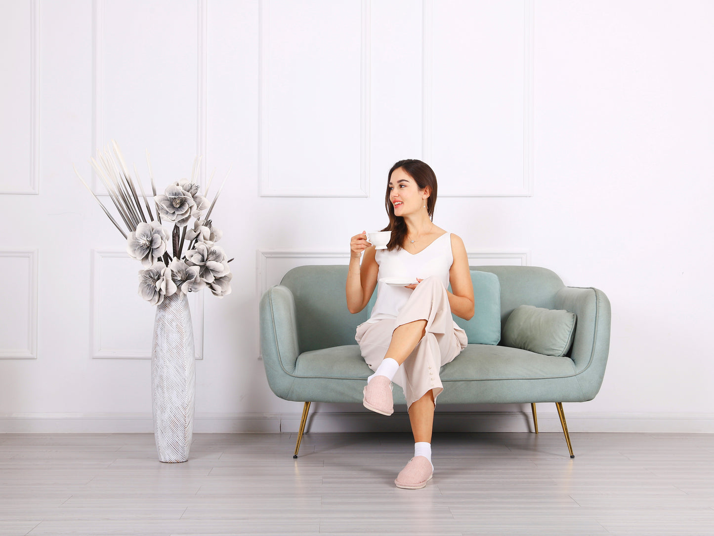 Large Resin Floor Vase – Stylish Waterproof Vase for Fresh & Dried Flowers, 26 inches