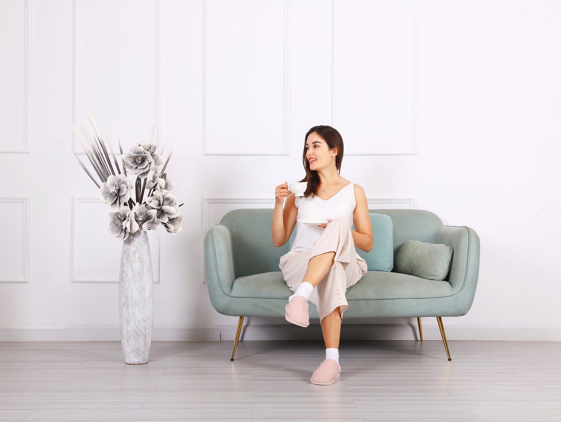 Large Resin Floor Vase – Stylish Waterproof Vase for Fresh & Dried Flowers, 26 inches