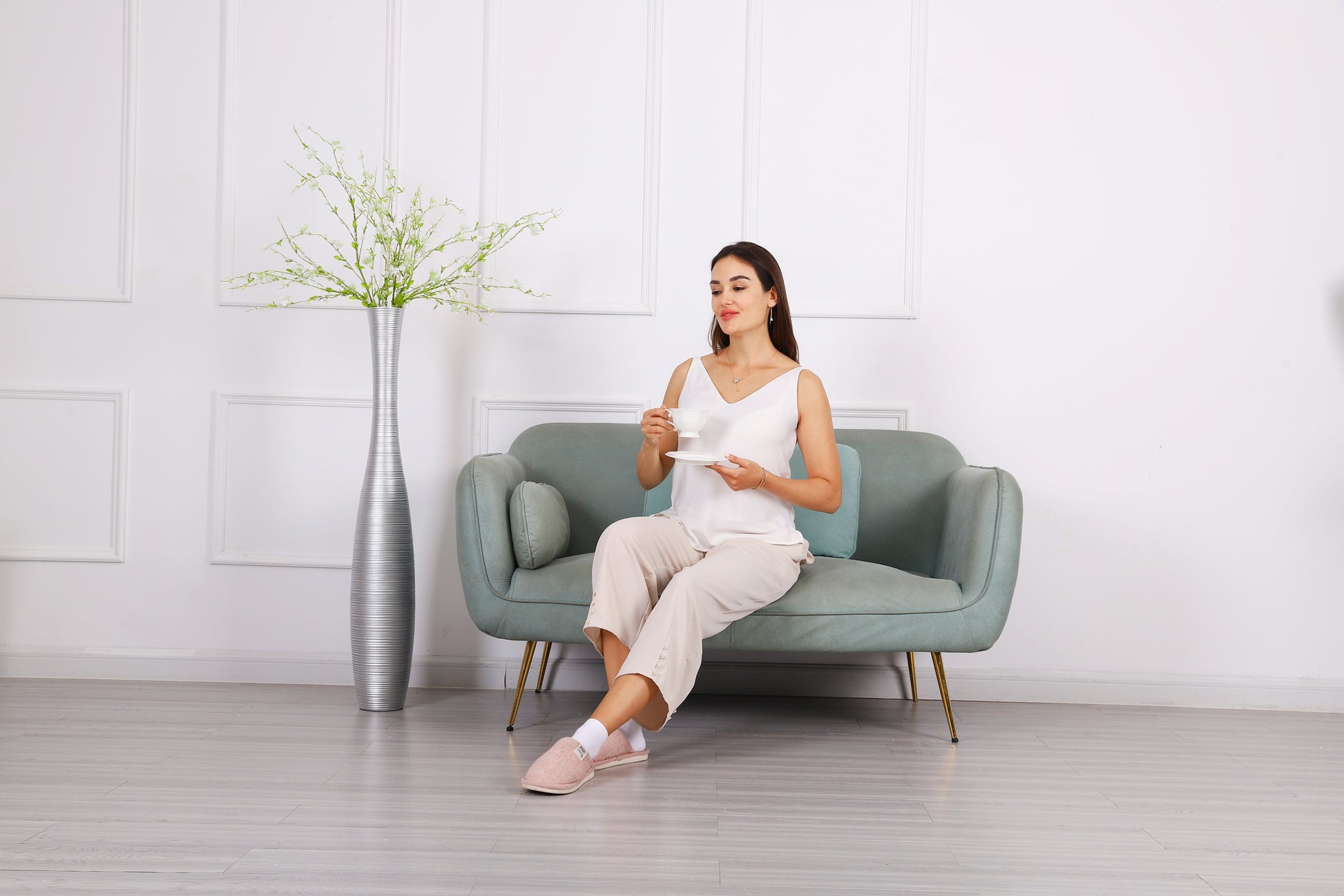 Large Resin Floor Vase – Stylish Waterproof Vase for Fresh & Dried Flowers, 41 inches