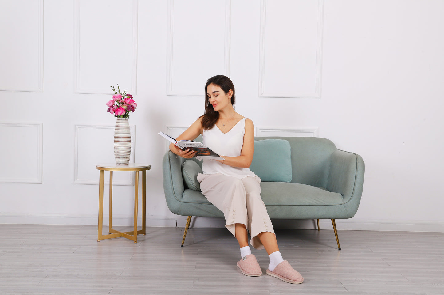 Compact Resin Vase – Stylish Waterproof Decorative Vase for Floor, Table or Shelf, white wash, 13 inches