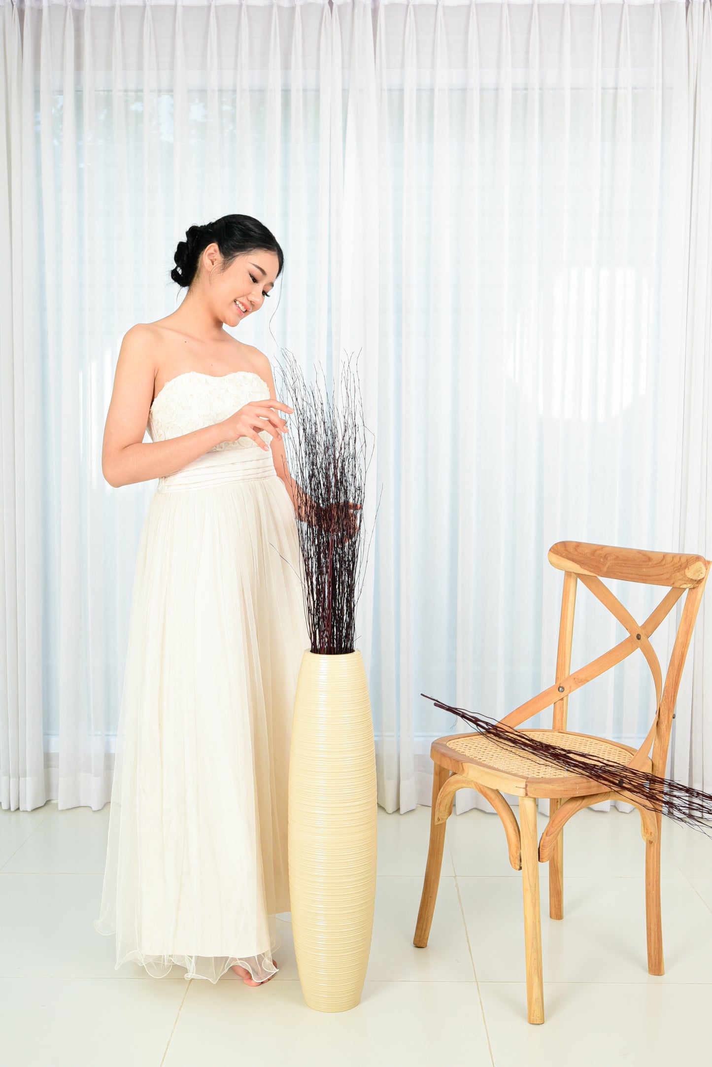 Large Mango Wood Floor Vase – Handcrafted Decorative Highlight from Thailand, 26 inches