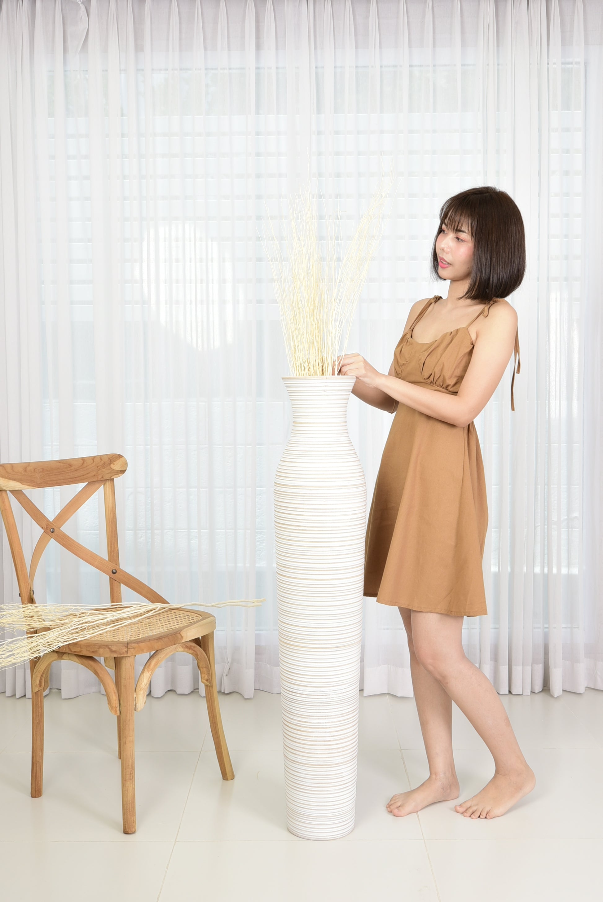 Large Mango Wood Floor Vase – Handcrafted Decorative Highlight from Thailand, 41 inches
