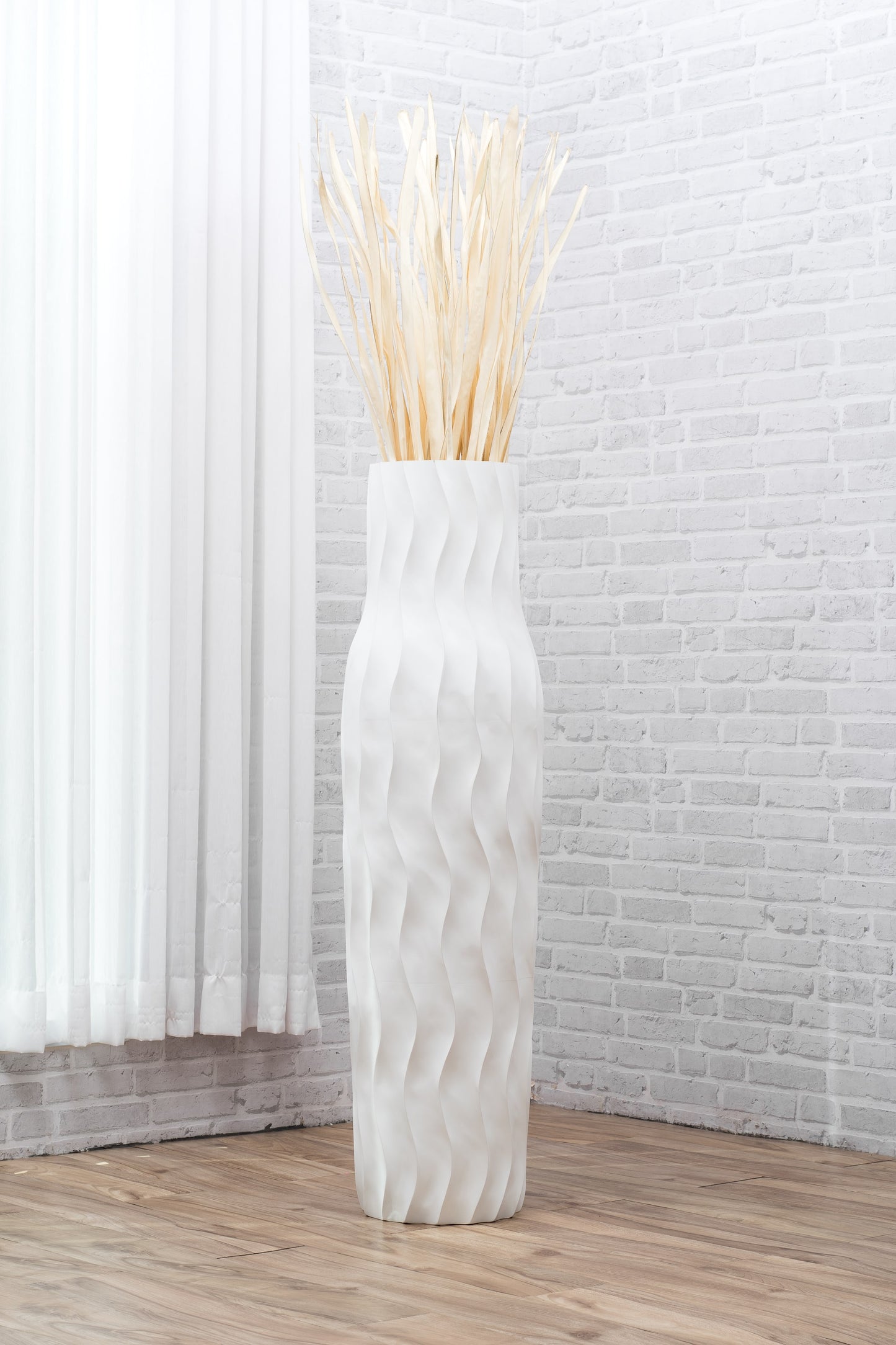 Large Mango Wood Floor Vase – Handcrafted Decorative Highlight from Thailand, 41 inches