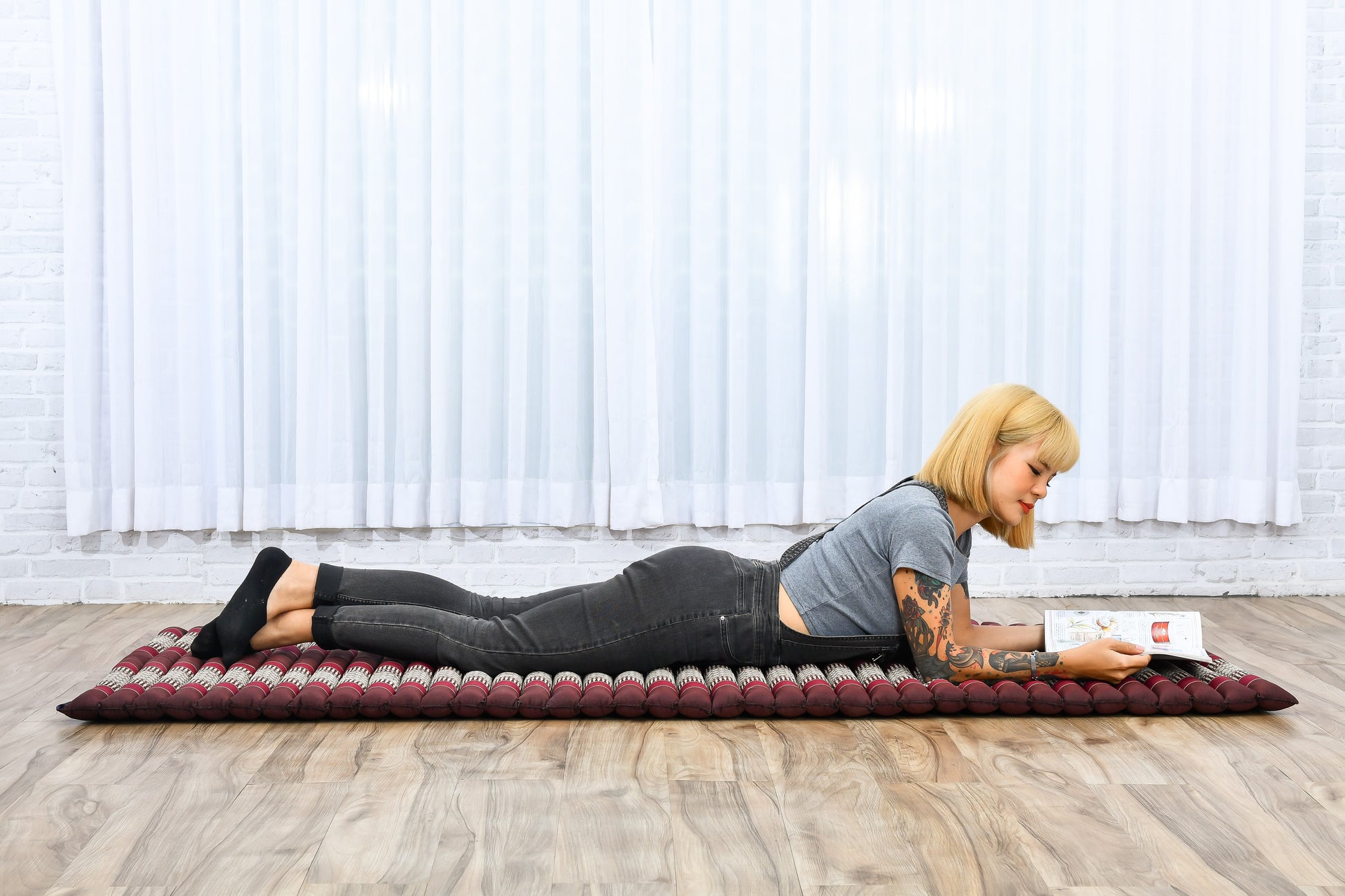 Kapok Roll-Up Mattress – Foldable Sleeping & Relax Mat with Cotton Cover for Home & Outdoor Use, Sf19 - Red, Brown, M: 75x28
