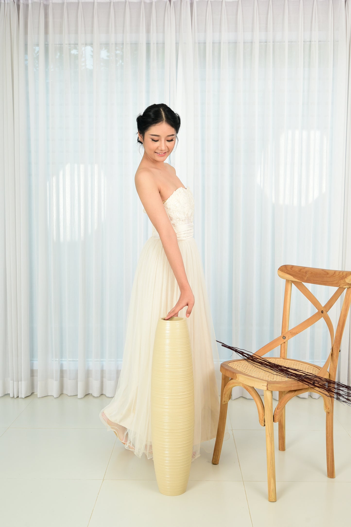 Large Mango Wood Floor Vase – Handcrafted Decorative Highlight from Thailand, 26 inches