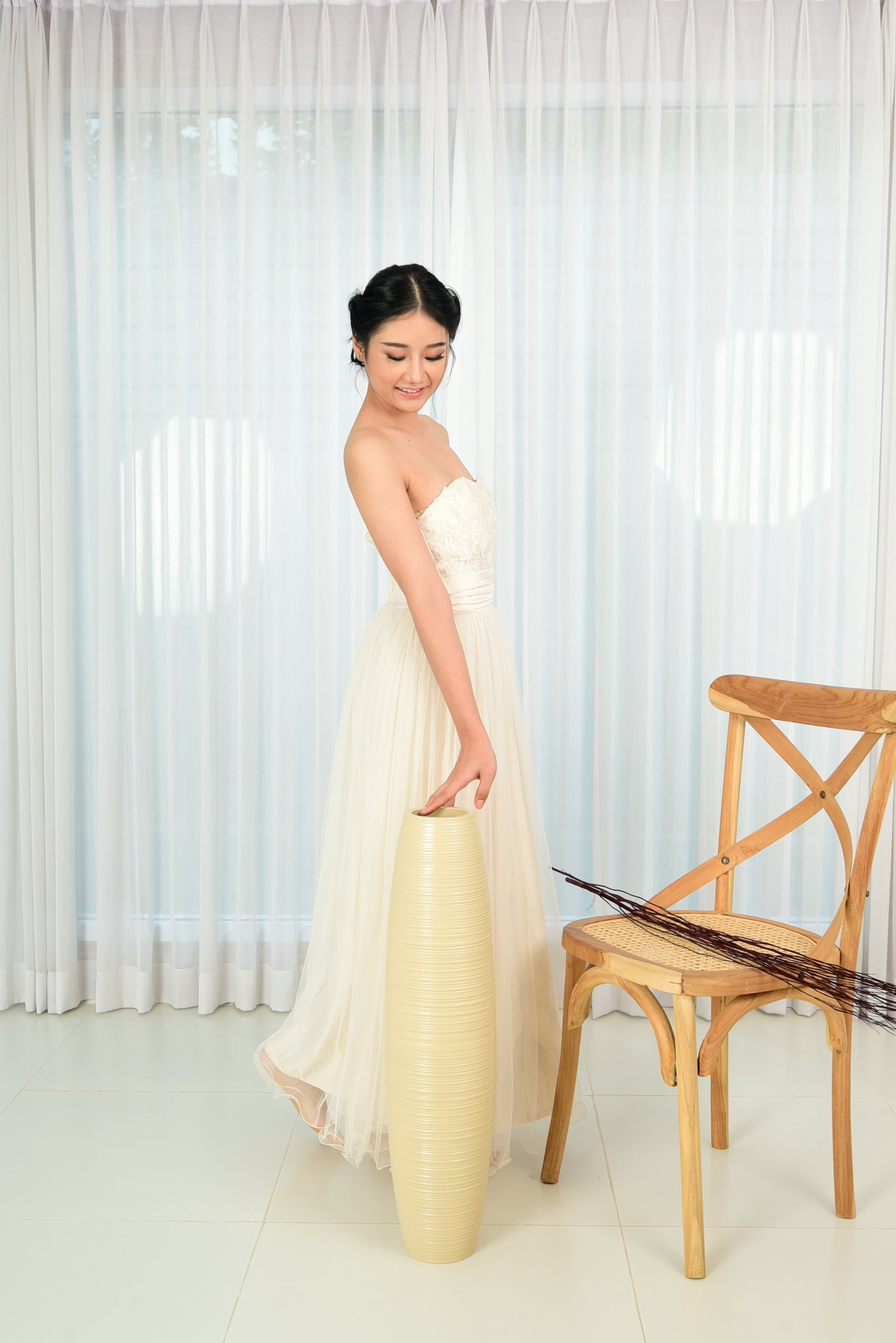 Large Mango Wood Floor Vase – Handcrafted Decorative Highlight from Thailand, 26 inches