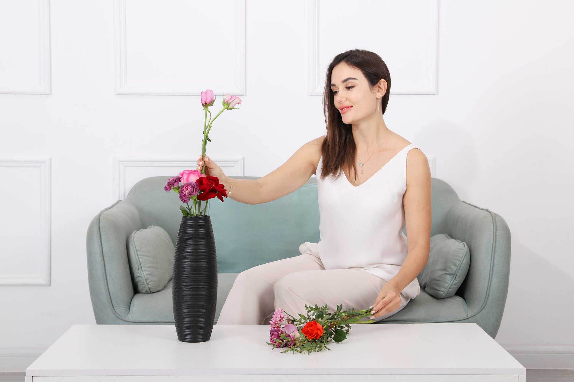 Compact Resin Vase – Stylish Waterproof Decorative Vase for Floor, Table or Shelf, black, 13 inches