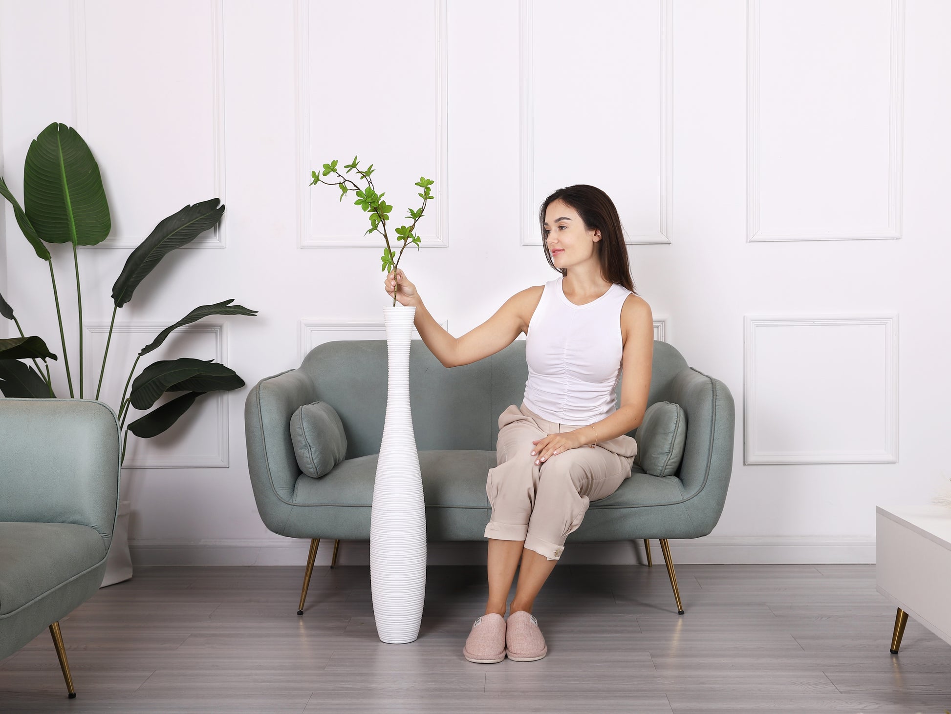 Large Resin Floor Vase – Stylish Waterproof Vase for Fresh & Dried Flowers, 34 inches