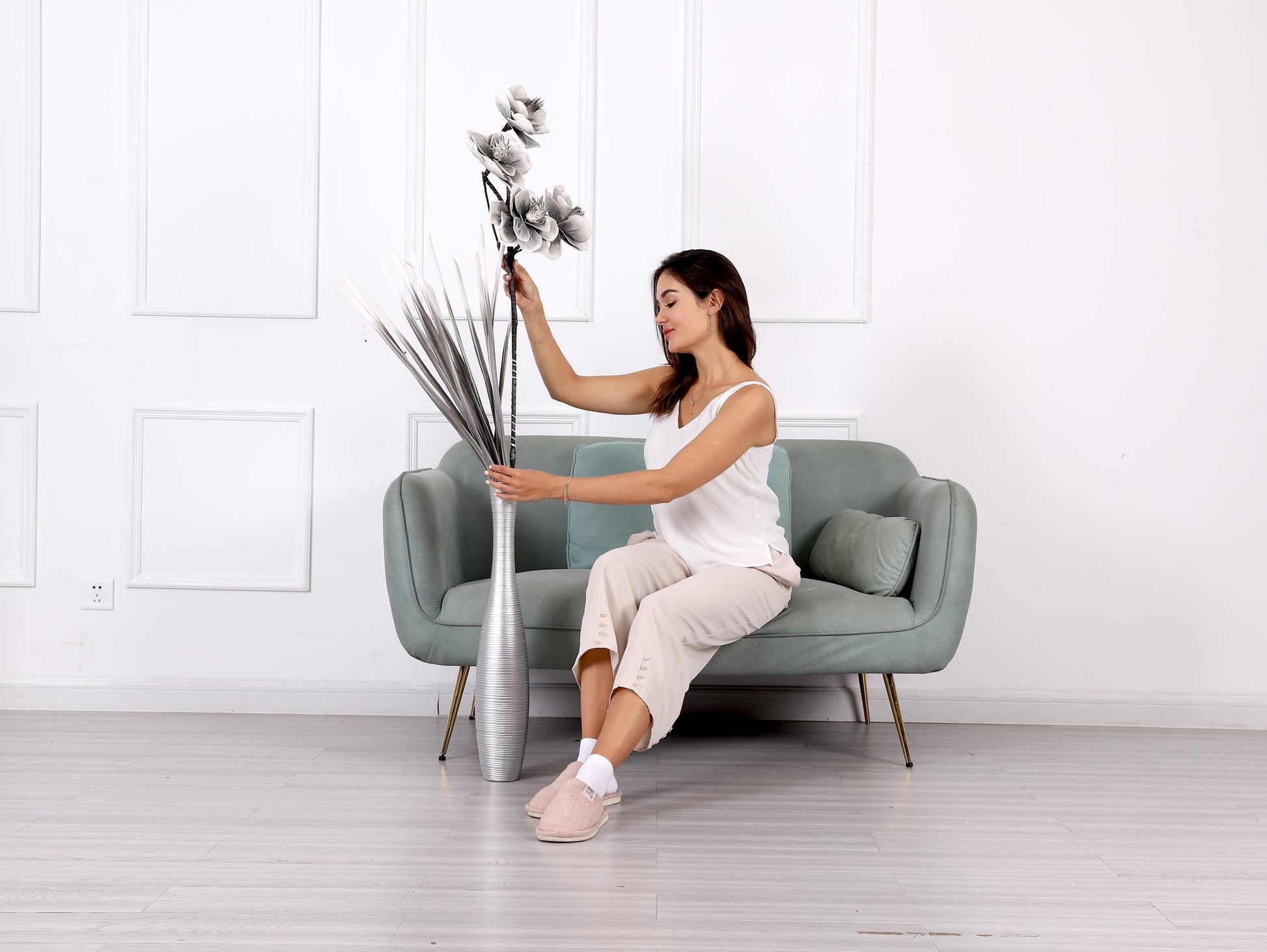 Large Resin Floor Vase – Stylish Waterproof Vase for Fresh & Dried Flowers, 26 inches