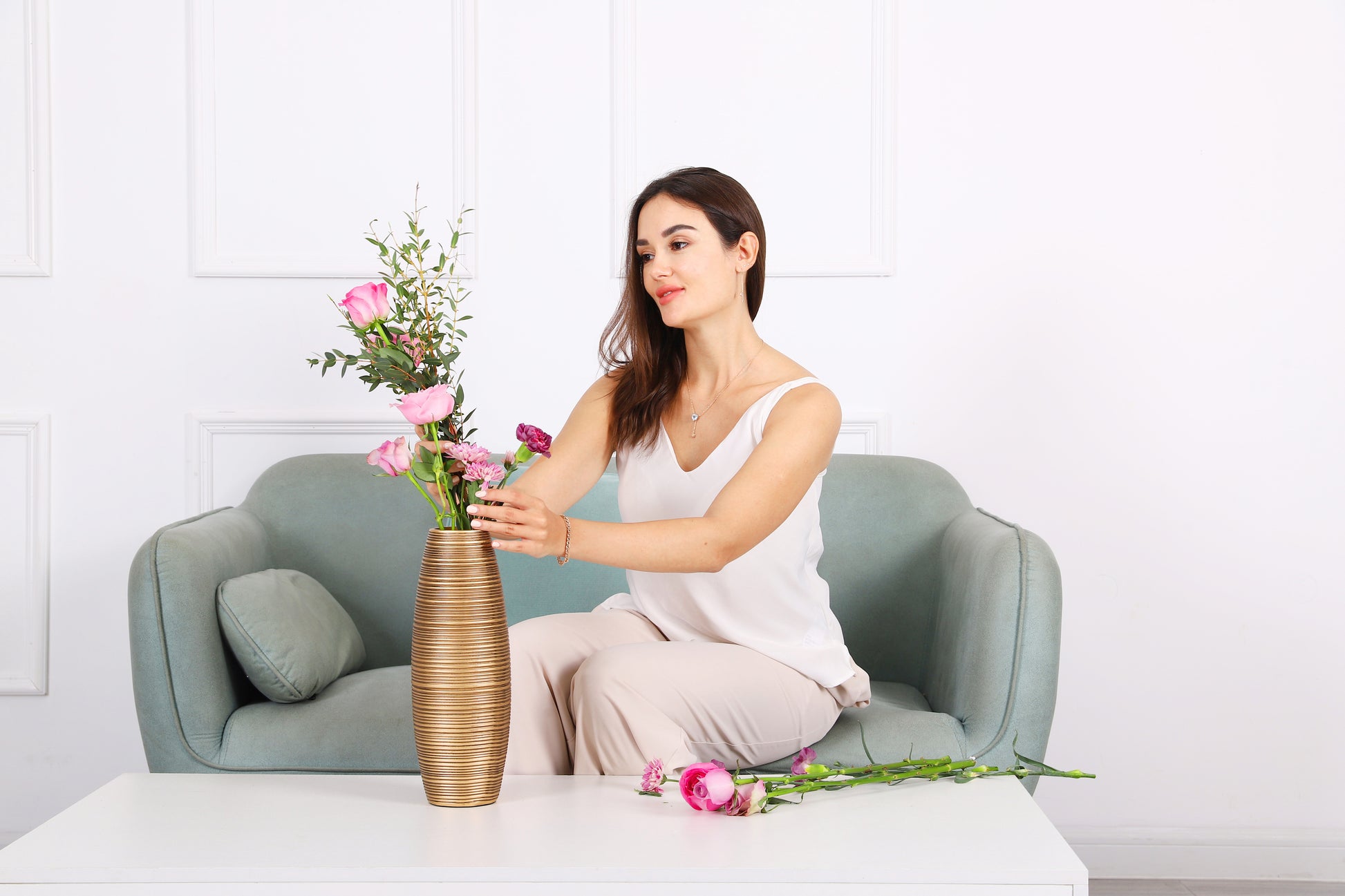 Compact Resin Vase – Stylish Waterproof Decorative Vase for Floor, Table or Shelf, gold, 13 inches