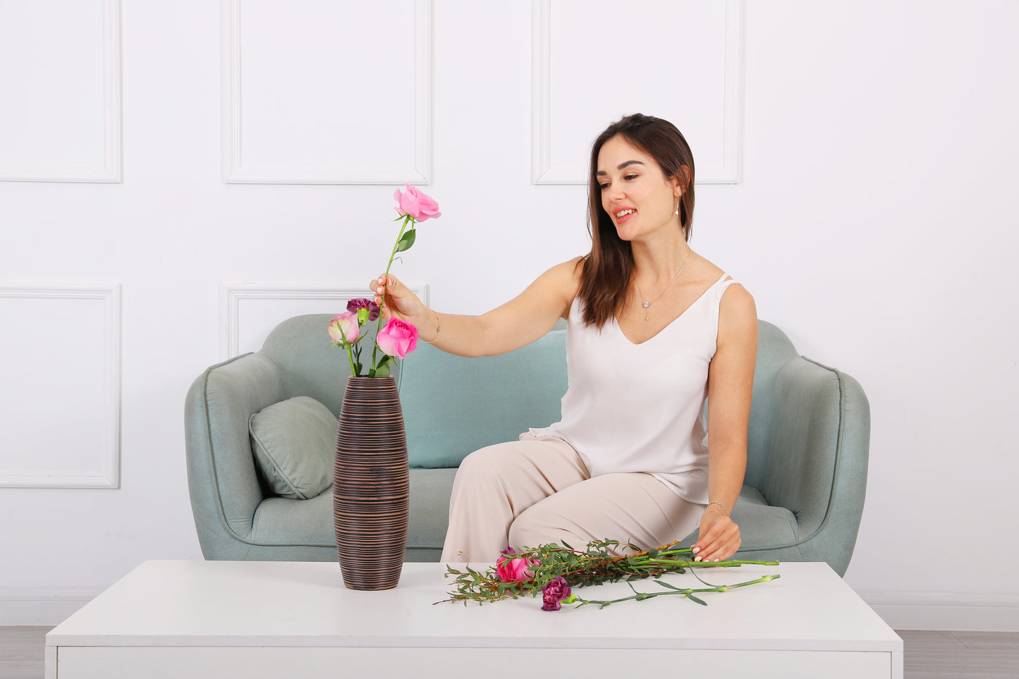 Compact Resin Vase – Stylish Waterproof Decorative Vase for Floor, Table or Shelf, brown, 13 inches