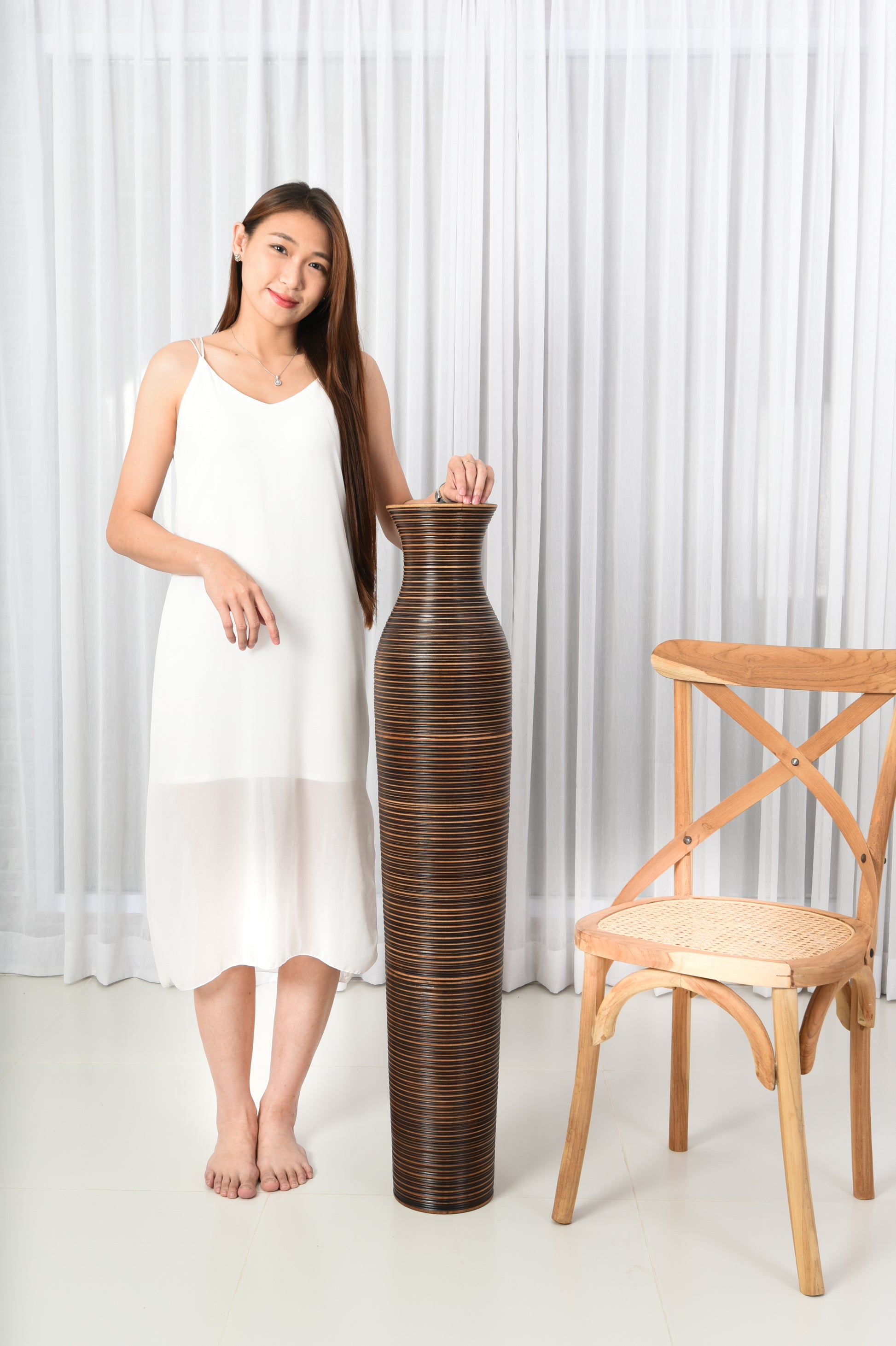 Large Mango Wood Floor Vase – Handcrafted Decorative Highlight from Thailand, 41 inches
