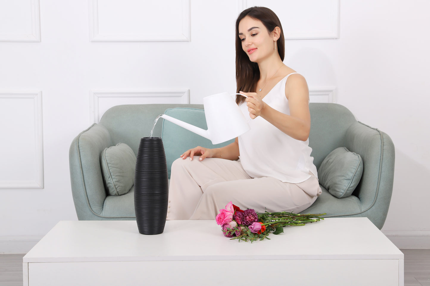 Compact Resin Vase – Stylish Waterproof Decorative Vase for Floor, Table or Shelf, black, 13 inches