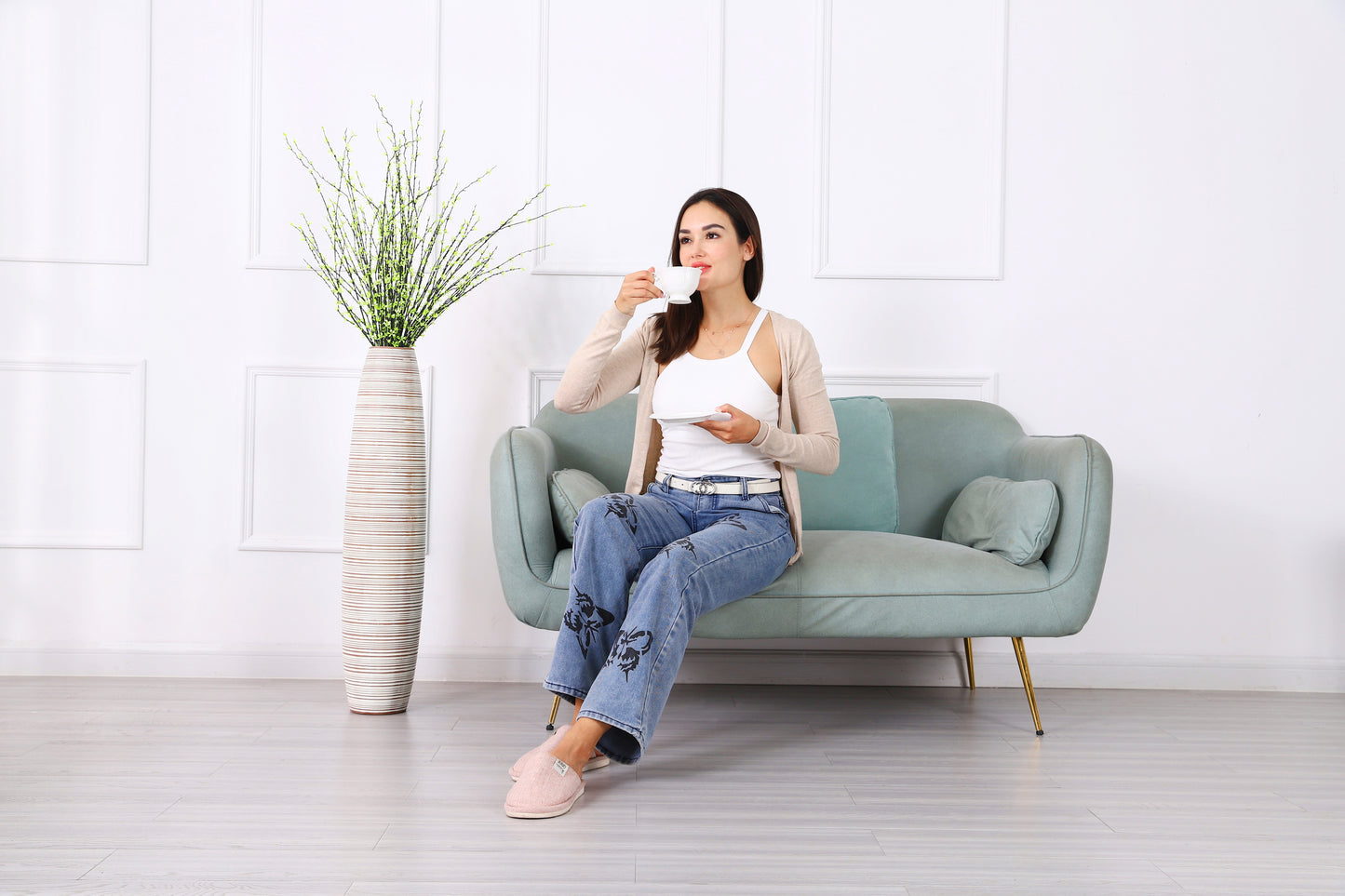 Large Resin Floor Vase – Stylish Waterproof Vase for Fresh & Dried Flowers, 34 inches