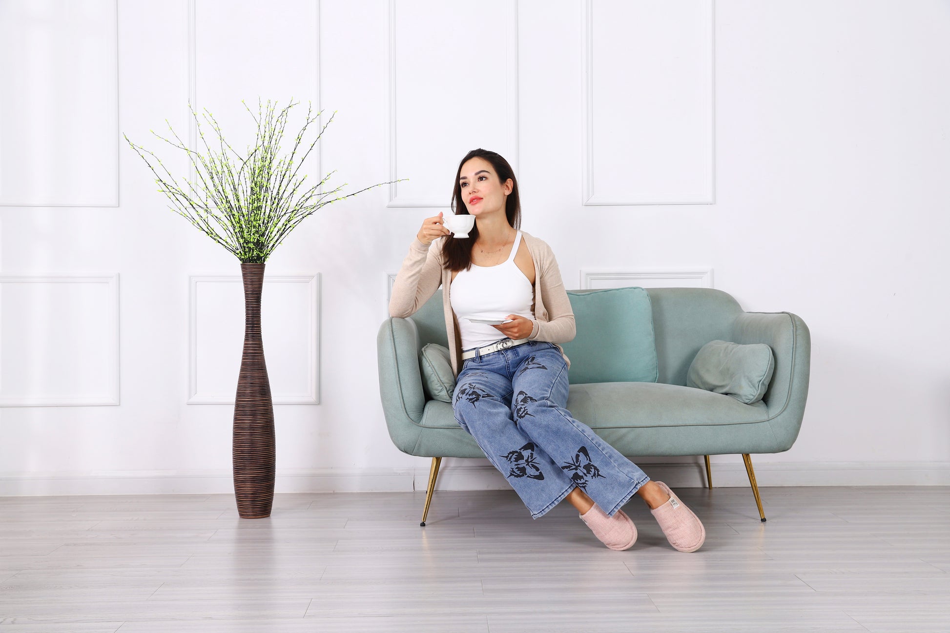 Large Resin Floor Vase – Stylish Waterproof Vase for Fresh & Dried Flowers, 34 inches