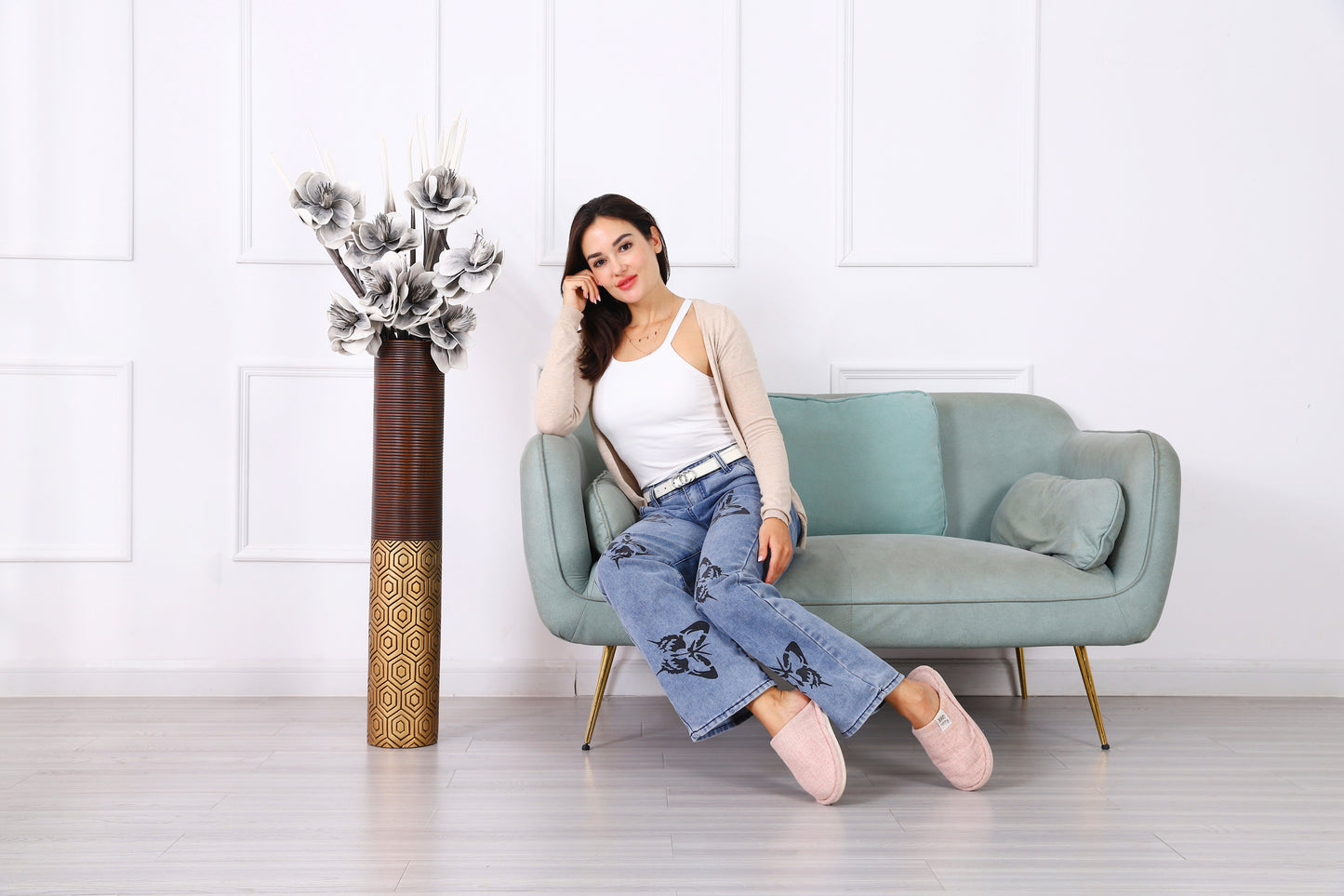 Large Resin Floor Vase – Stylish Waterproof Vase for Fresh & Dried Flowers, 34 inches