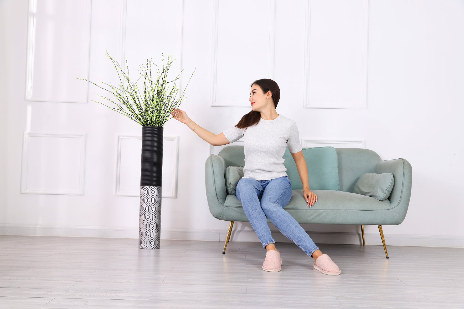 Large Resin Floor Vase – Stylish Waterproof Vase for Fresh & Dried Flowers, 34 inches