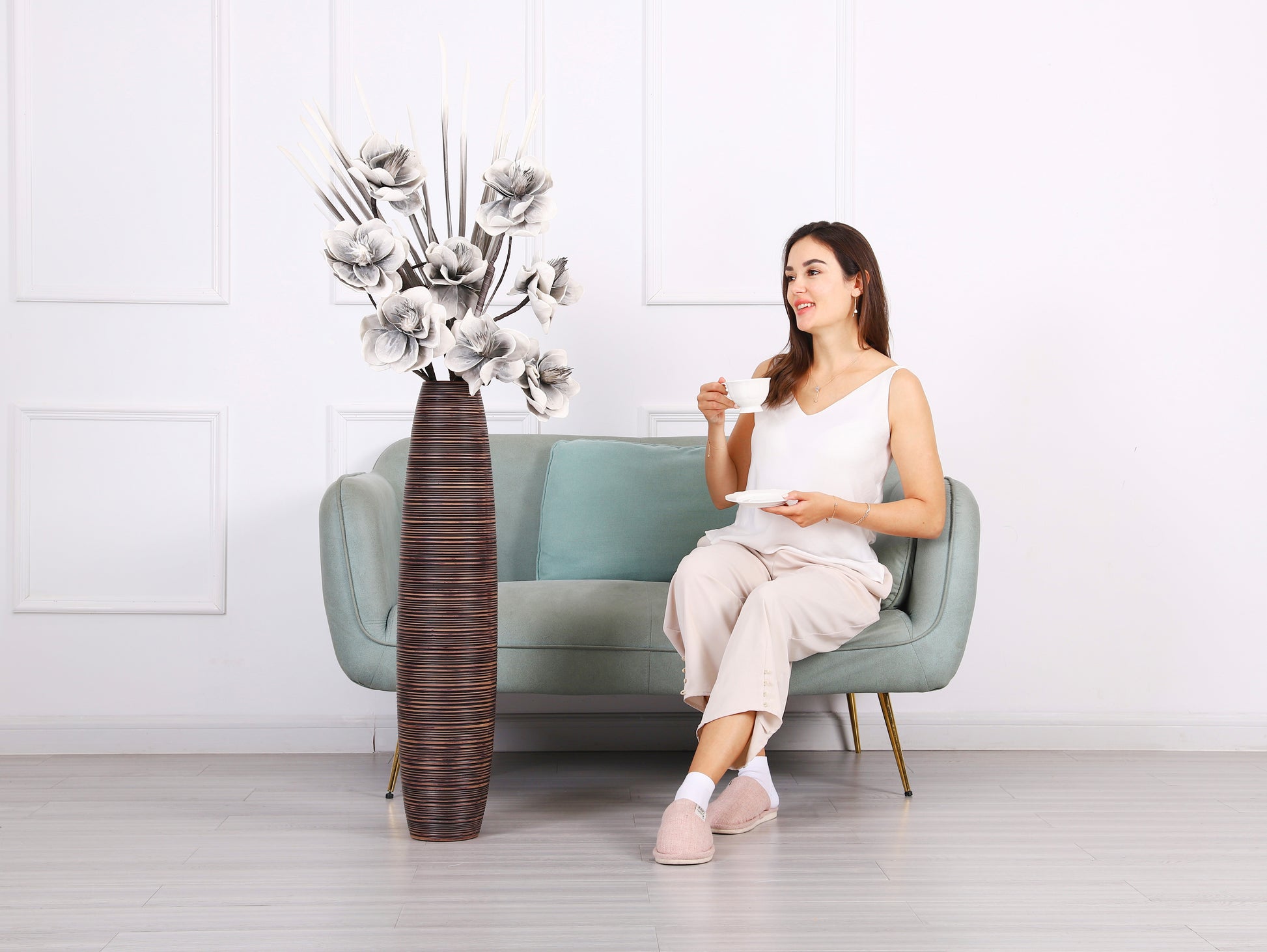 Large Resin Floor Vase – Stylish Waterproof Vase for Fresh & Dried Flowers, 34 inches