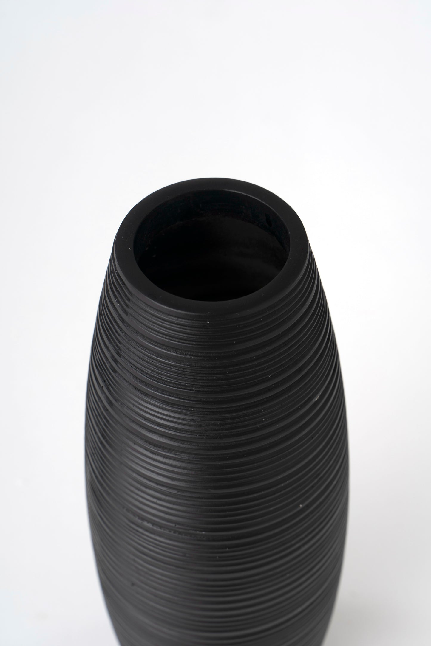 Compact Resin Vase – Stylish Waterproof Decorative Vase for Floor, Table or Shelf, black, 13 inches