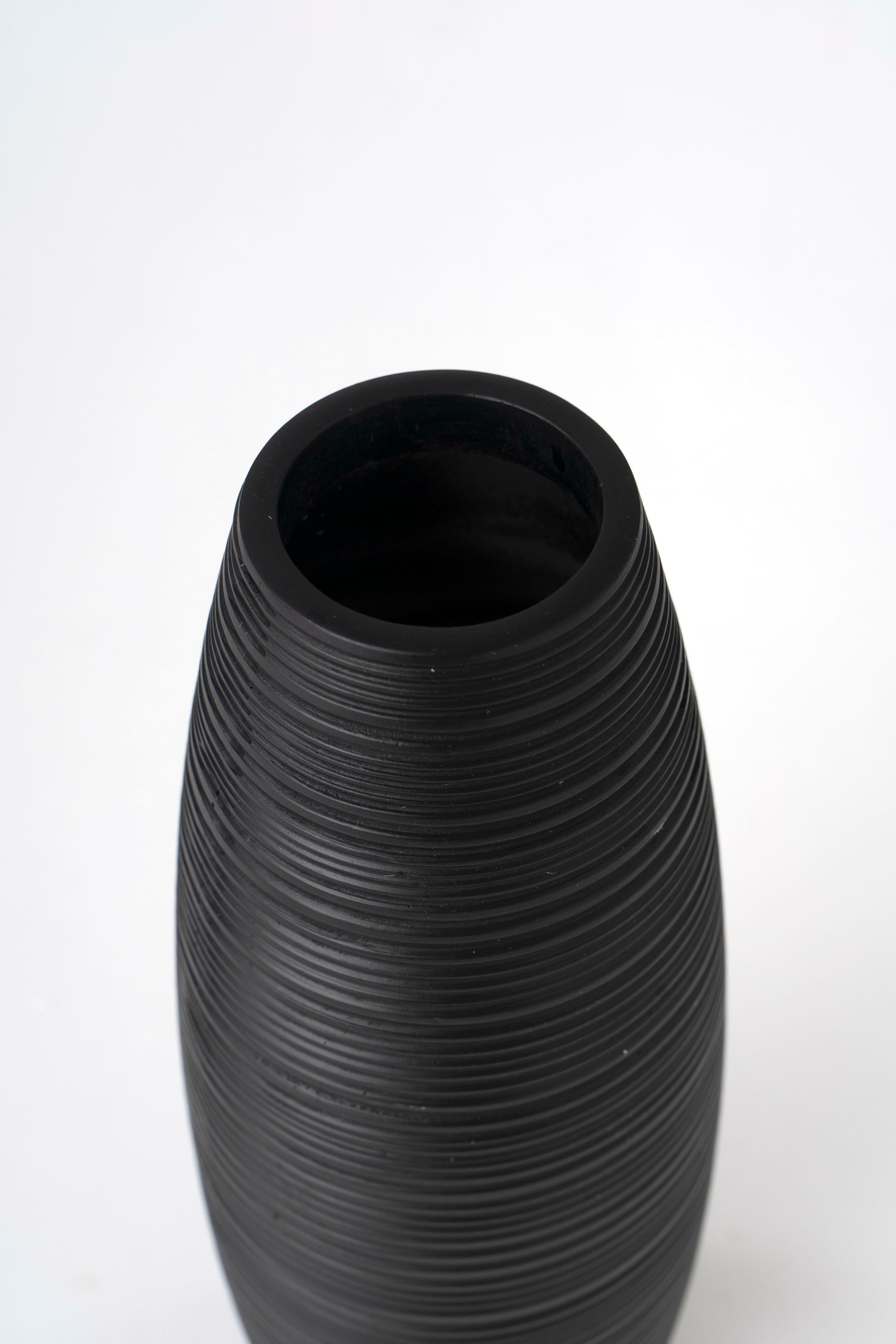 Compact Resin Vase – Stylish Waterproof Decorative Vase for Floor, Table or Shelf, black, 13 inches