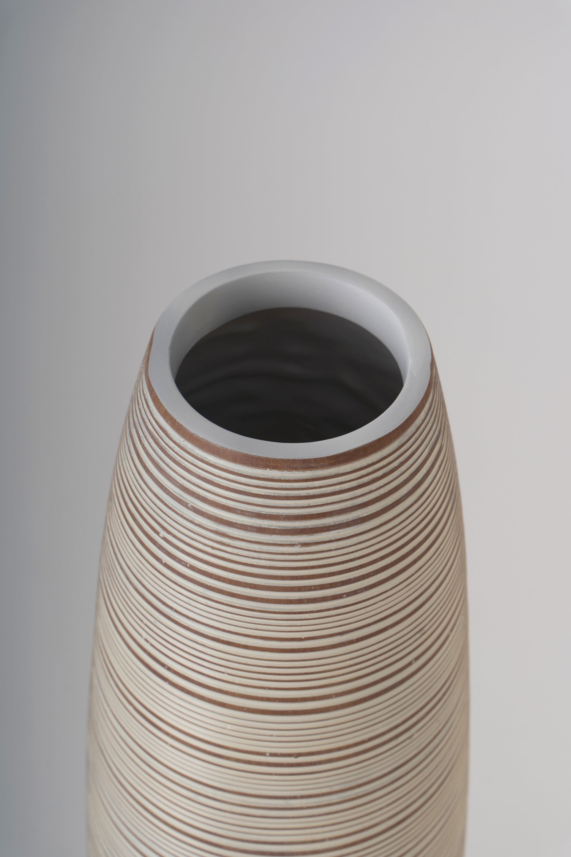 Large Resin Floor Vase – Stylish Waterproof Vase for Fresh & Dried Flowers, 34 inches