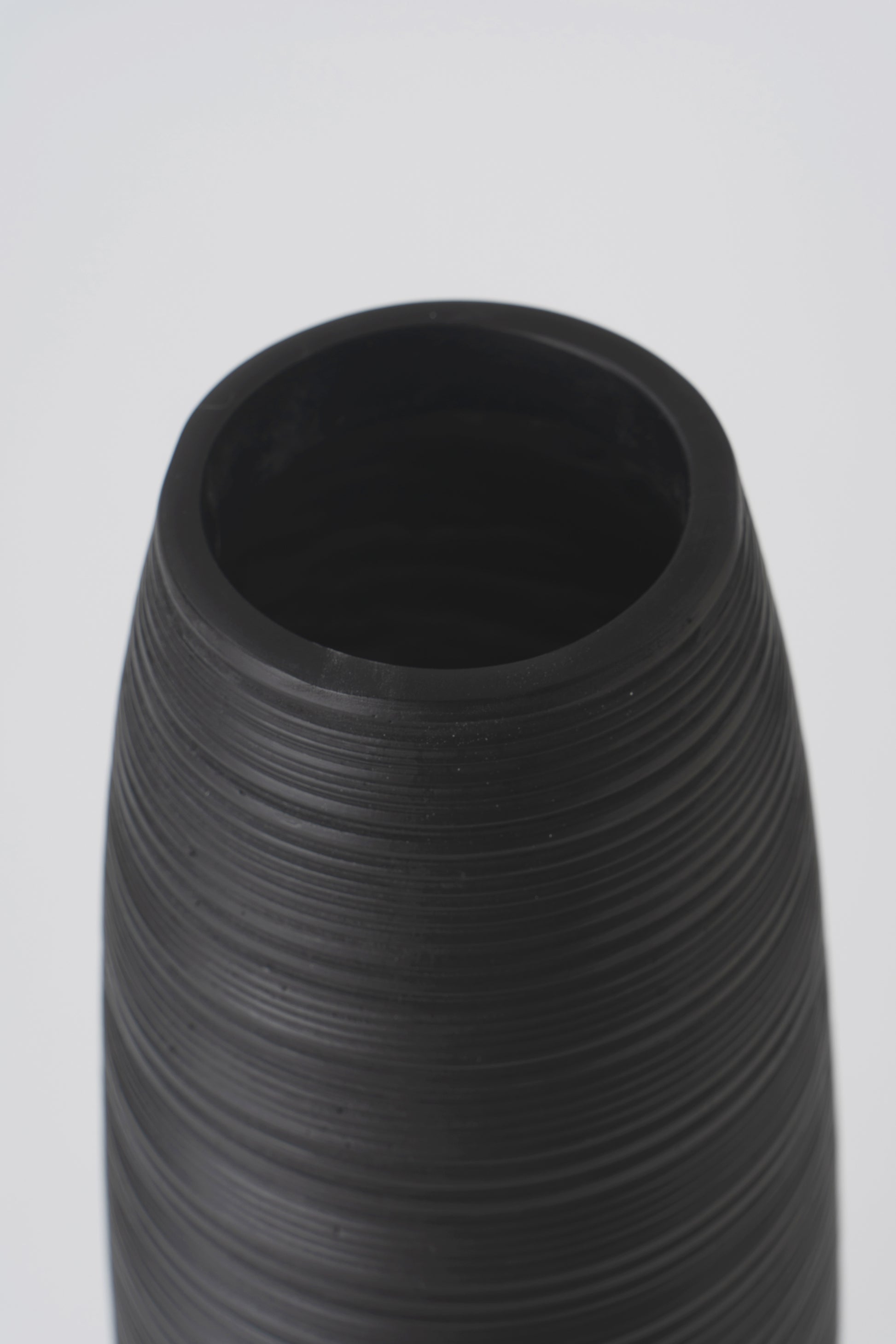 Large Resin Floor Vase – Stylish Waterproof Vase for Fresh & Dried Flowers, 34 inches