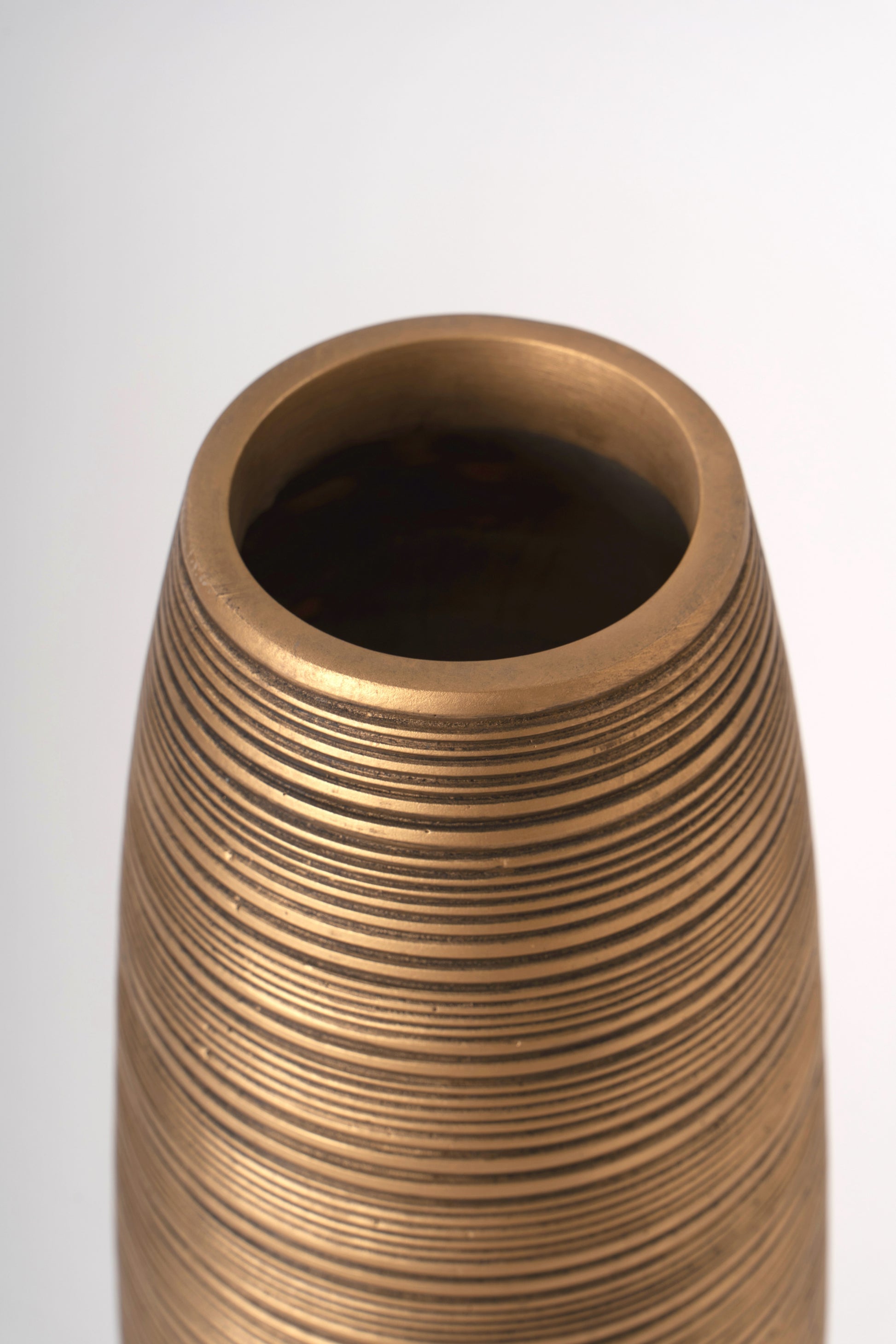 Large Resin Floor Vase – Stylish Waterproof Vase for Fresh & Dried Flowers, 34 inches