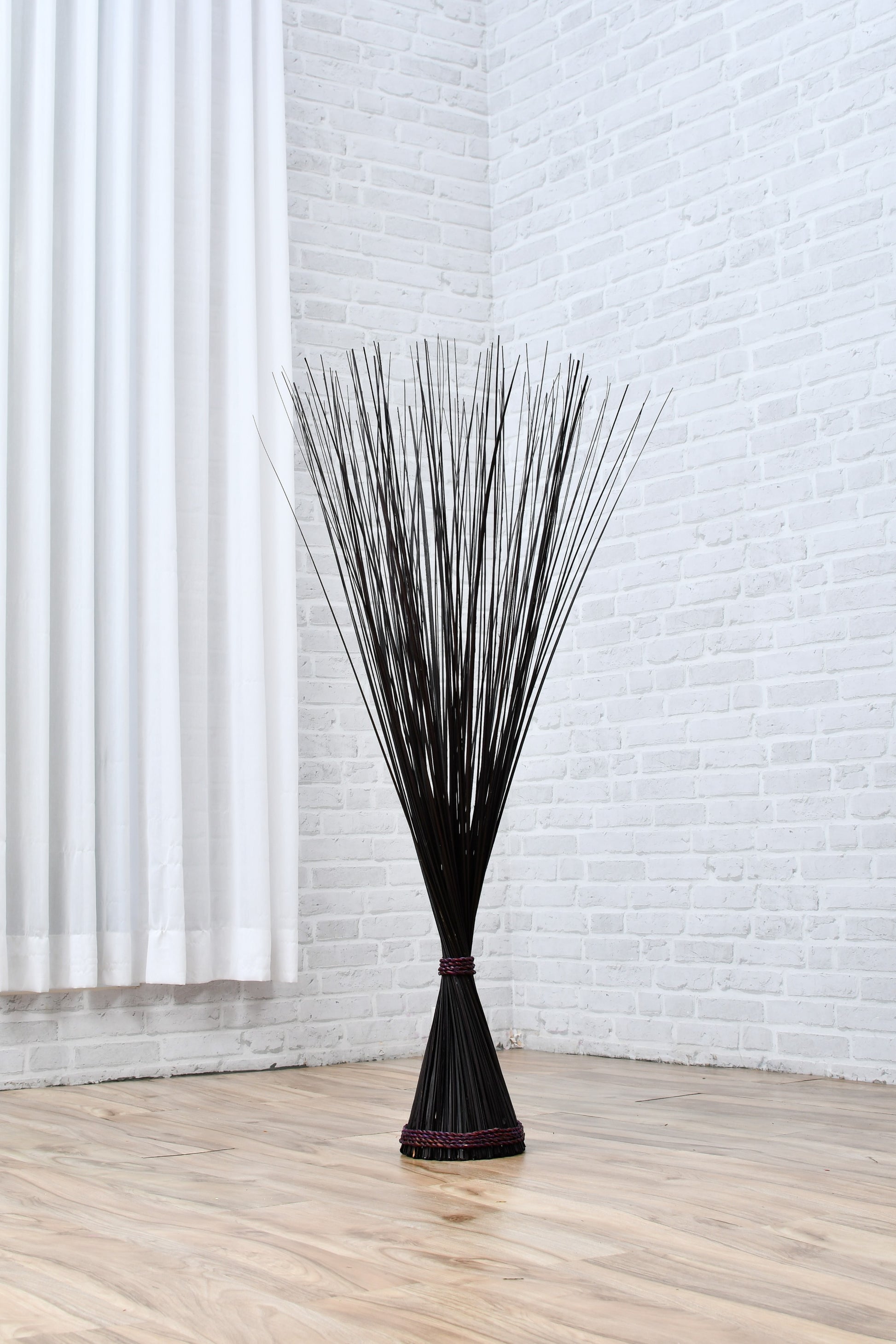 Freestanding Dried Grass Bundle – Natural Floor Decoration with Raffia Band, black brown, Dried Grass - 47 inches