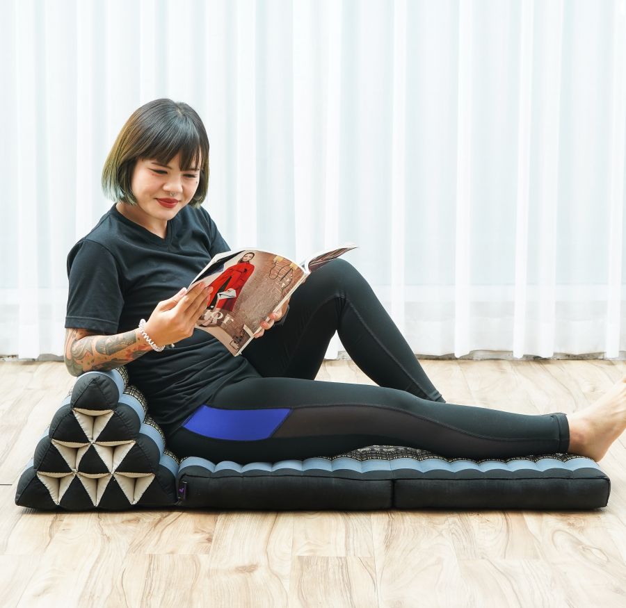 Leewadee 2-Fold Mat with Triangle Cushion – Comfortable TV Pillow, Foldable Mattress with Cushion Made of Kapok, 45 x 20 inches, Blue