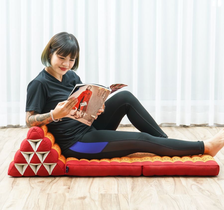 Leewadee 2-Fold Mat with Triangle Cushion – Comfortable TV Pillow, Foldable Mattress with Cushion Made of Kapok, 45 x 20 inches, Orange Red