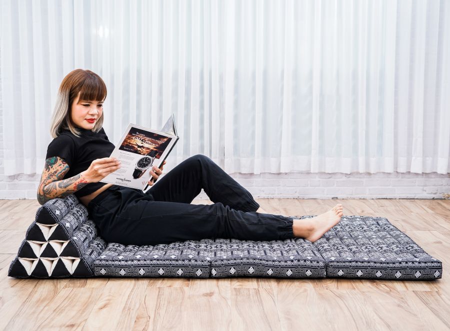 Leewadee Comfortable Japanese Floor Mattress - Thai Floor Bed With Triangle Cushion - Futon Mattress - XL Extra Wide Thai Massage Mat, 67 x 31 inches, Black, Kapok Filling