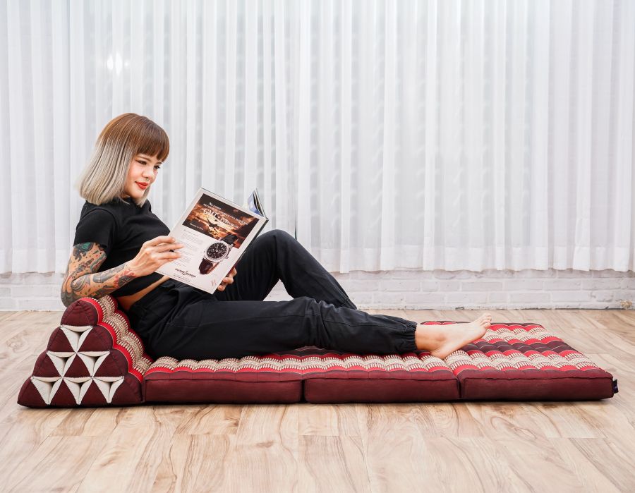 Leewadee Comfortable Japanese Floor Mattress - Thai Floor Bed With Triangle Cushion - Futon Mattress - XL Extra Wide Thai Massage Mat, 67 x 31 inches, Red, Kapok Filling